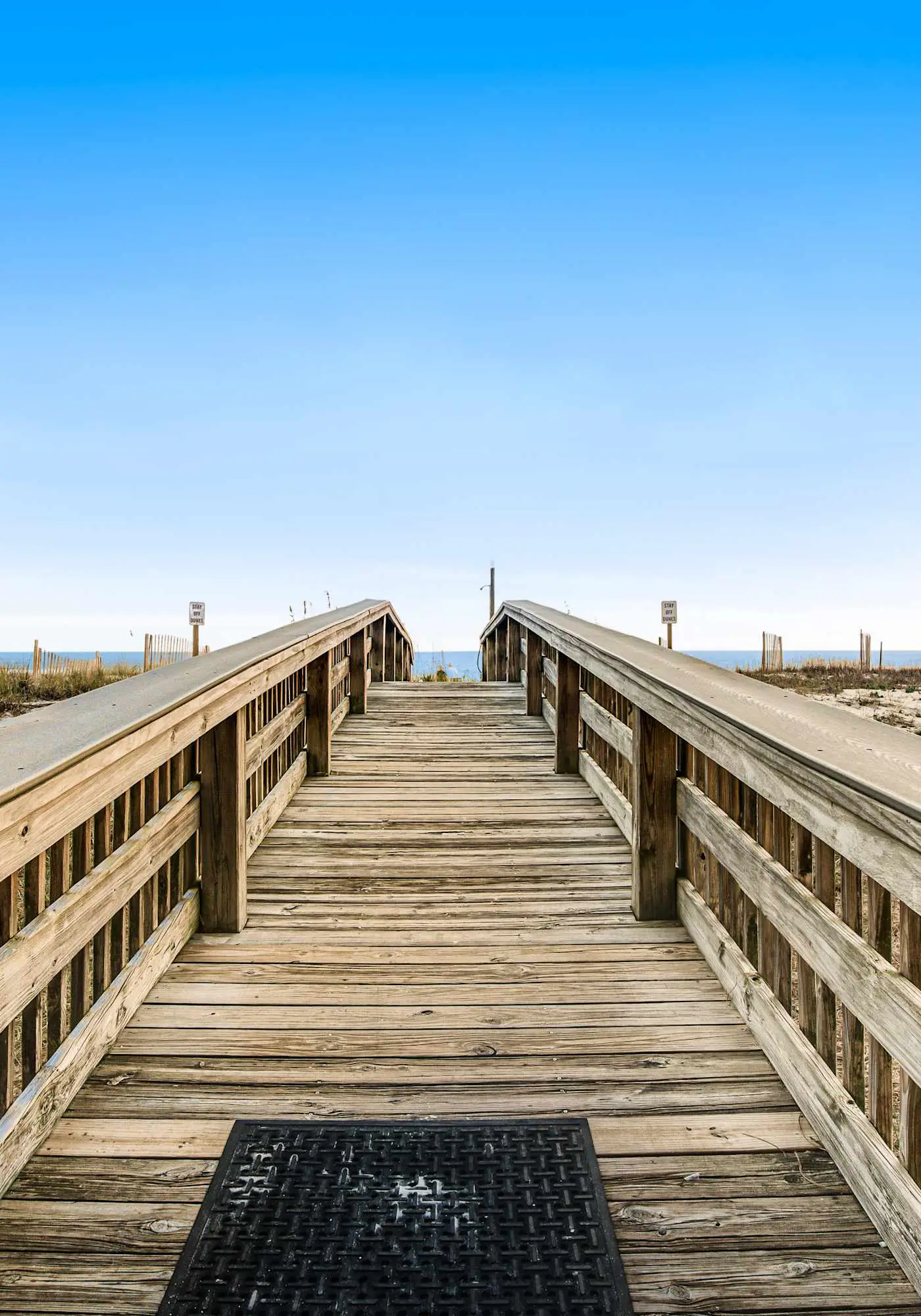 Gulf-Front Condo w Amazing View, Balcony, AC & Shared Pools Hot Tubs Gym