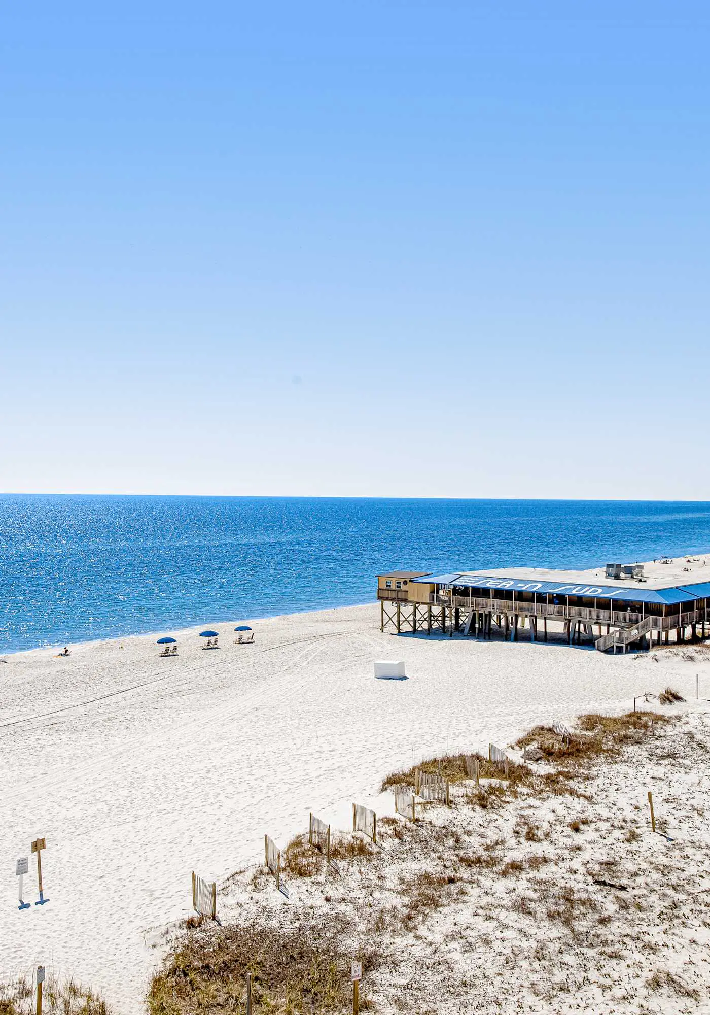 Gulf-Front Condo w Amazing View, Balcony, AC & Shared Pools Hot Tubs Gym