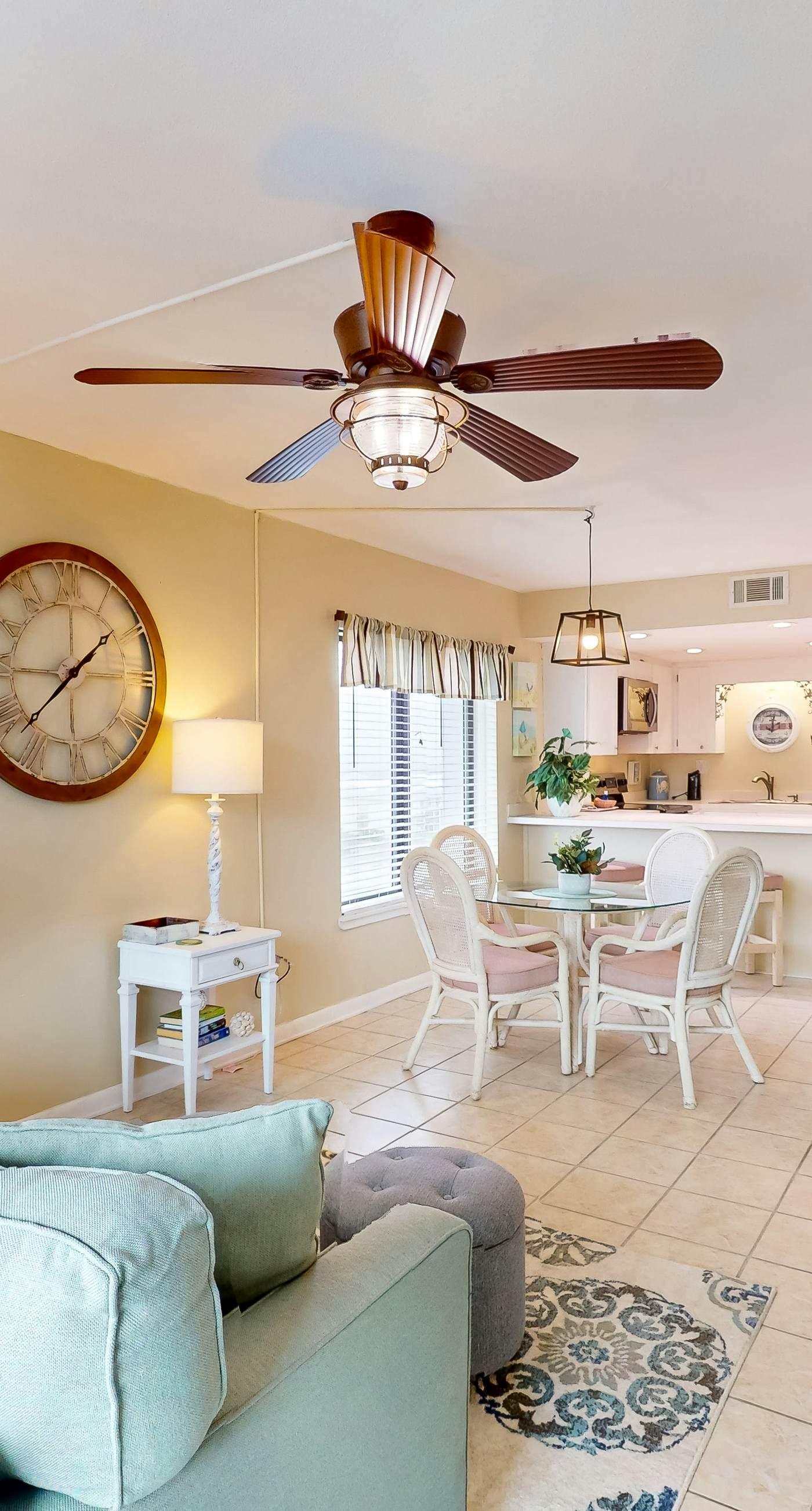 6th-floor condo with pool, central A/C, free WiFi, balcony, & views