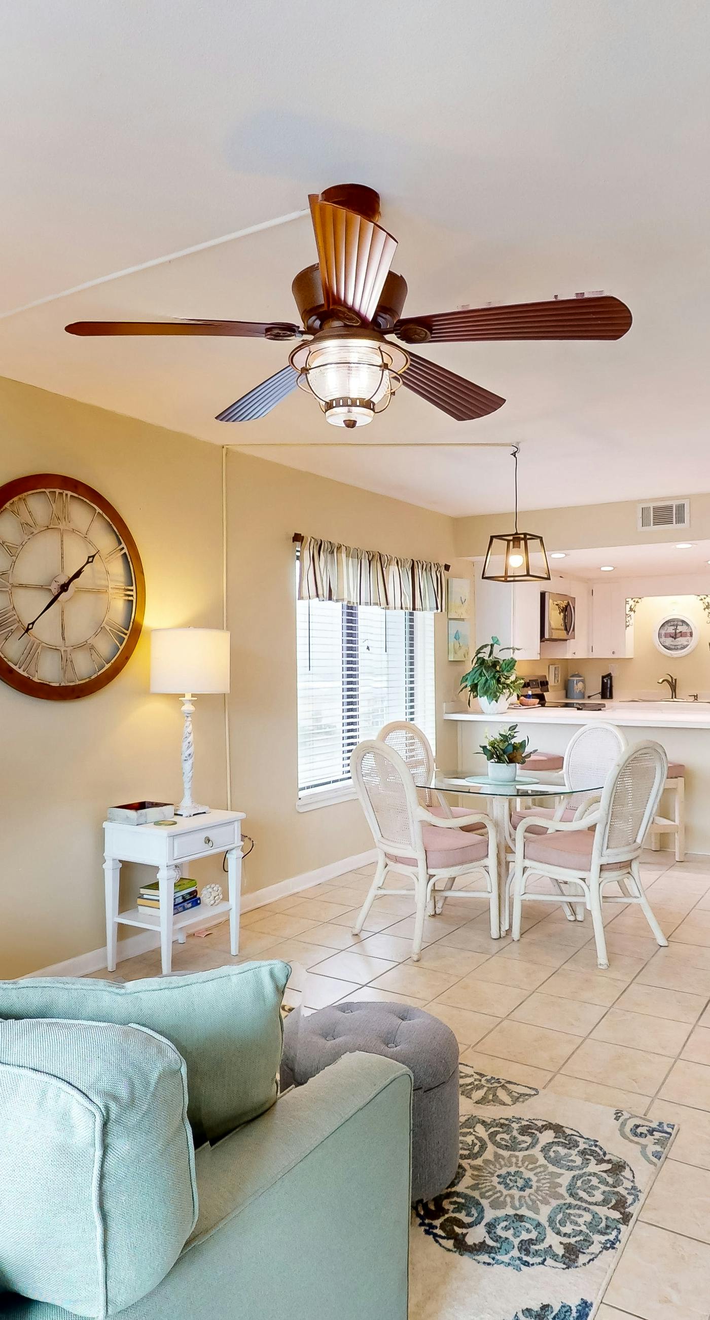 6th-floor condo with pool, central A/C, free WiFi, balcony, & views