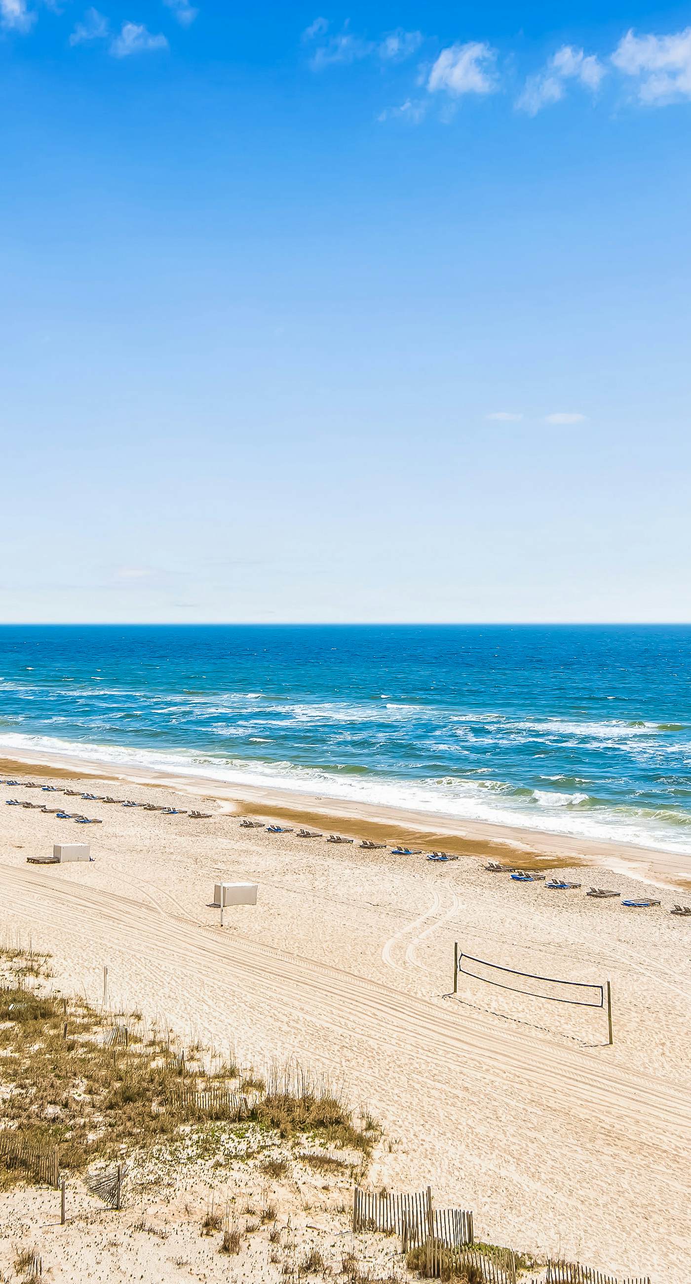 6th-floor condo with pool, central A/C, free WiFi, balcony, & views