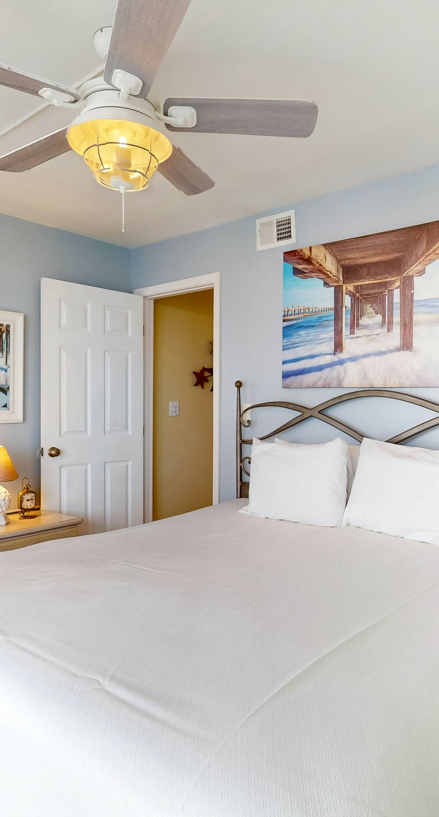 6th-floor condo with pool, central A/C, free WiFi, balcony, & views