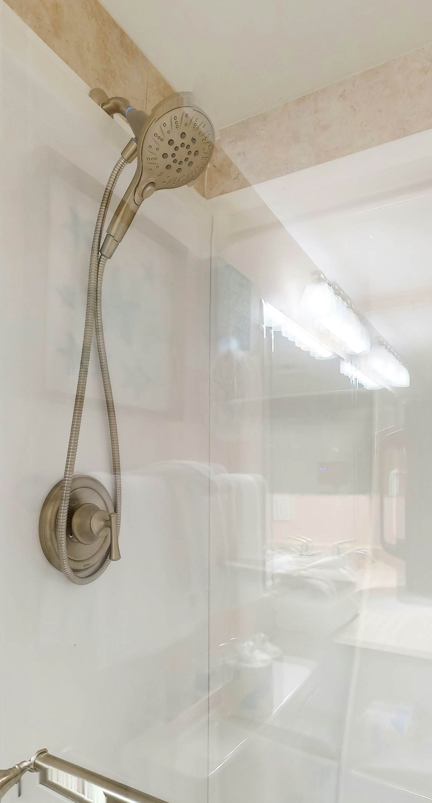 6th-floor condo with pool, central A/C, free WiFi, balcony, & views