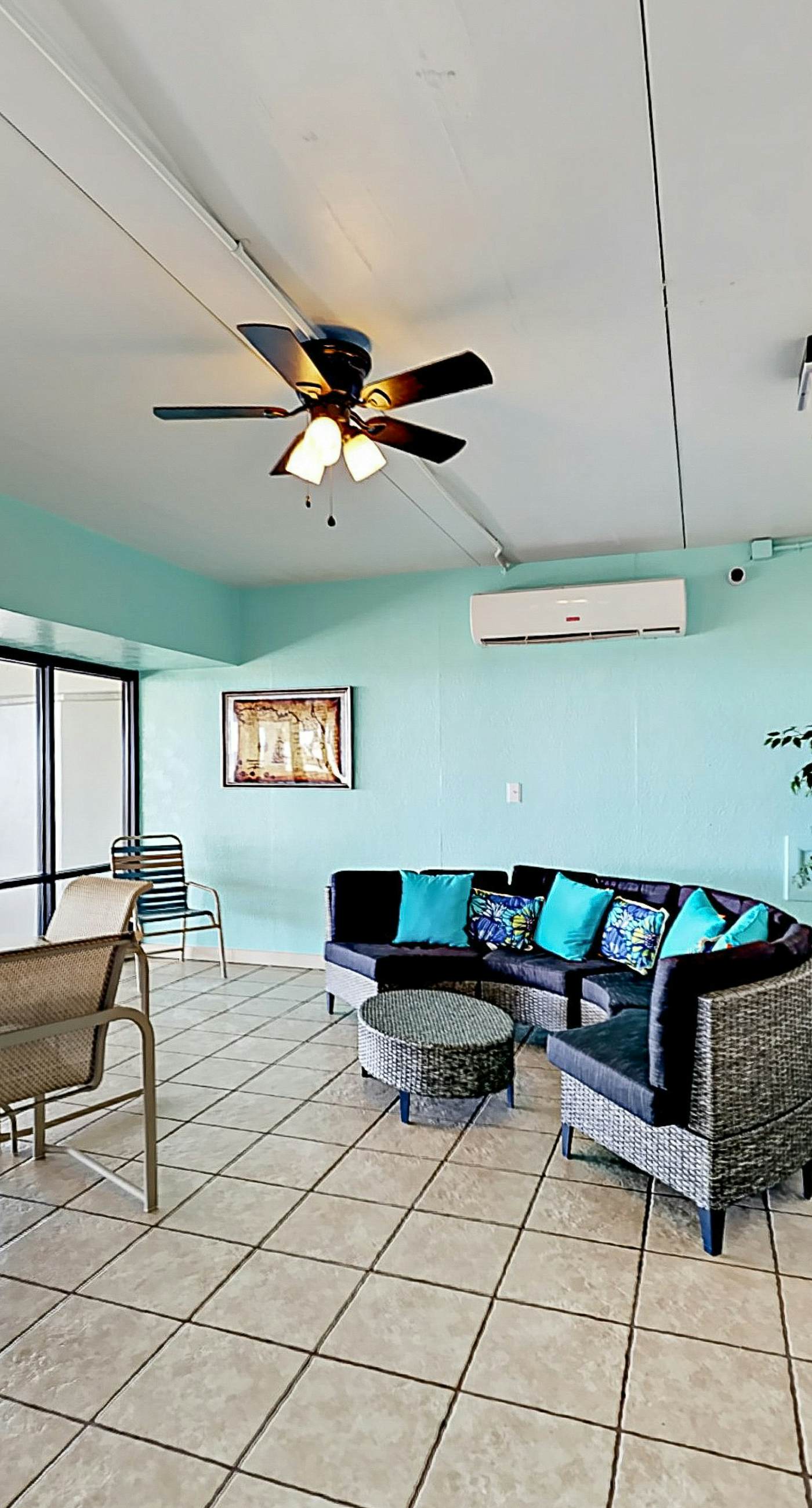 6th-floor condo with pool, central A/C, free WiFi, balcony, & views