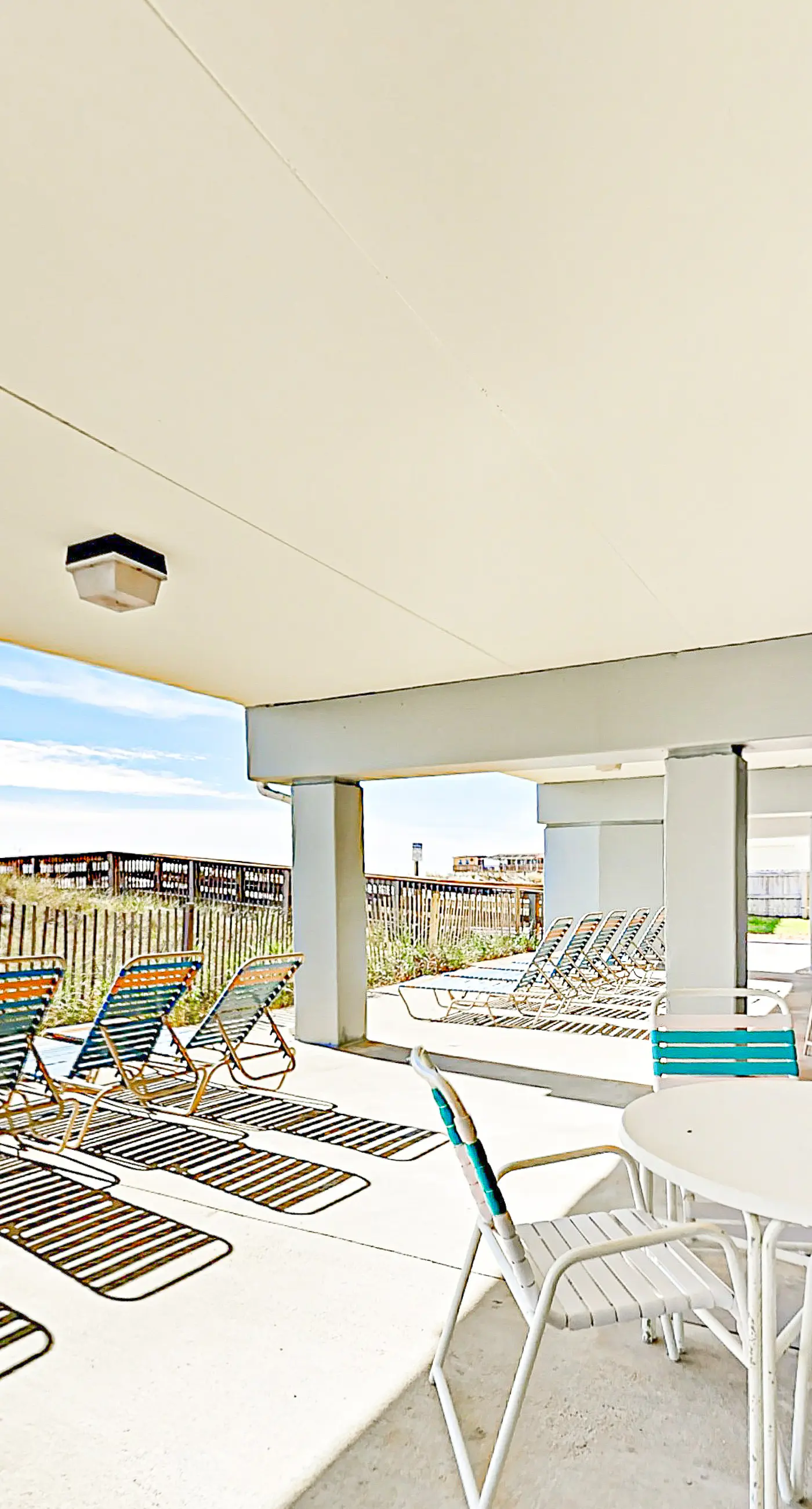 6th-floor condo with pool, central A/C, free WiFi, balcony, & views