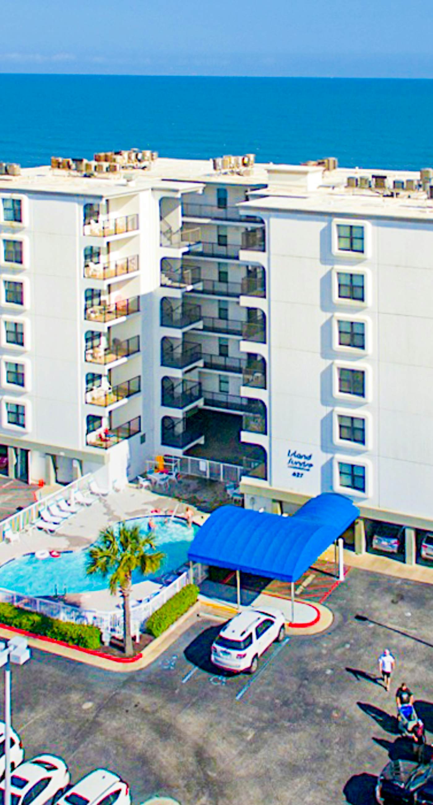 6th-floor condo with pool, central A/C, free WiFi, balcony, & views