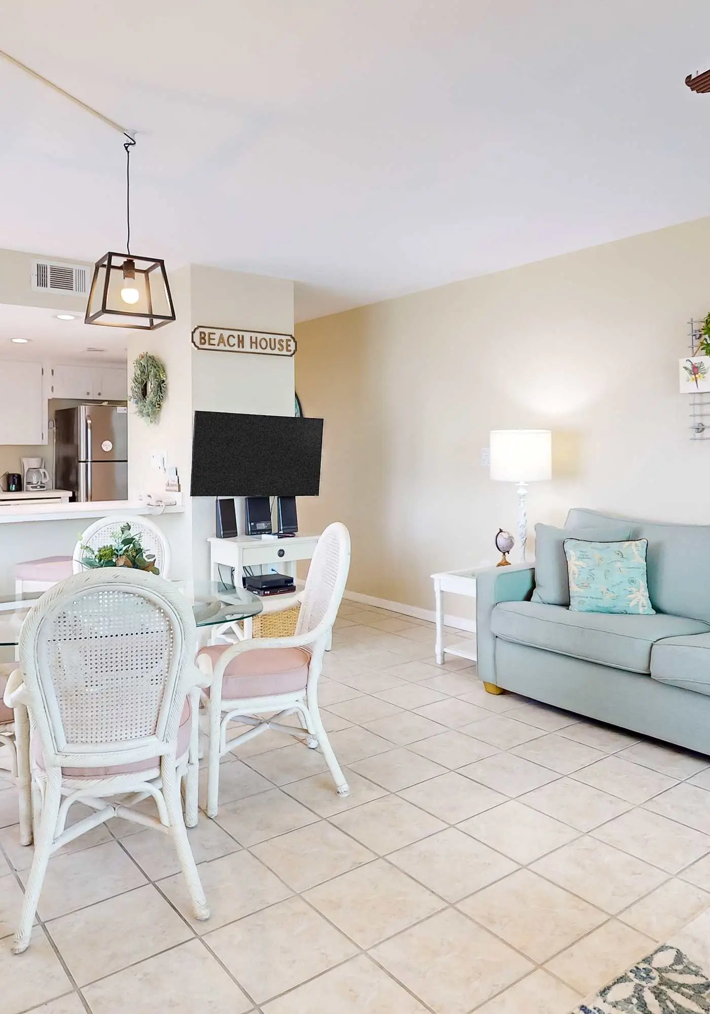 6th-floor condo with pool, central A/C, free WiFi, balcony, & views