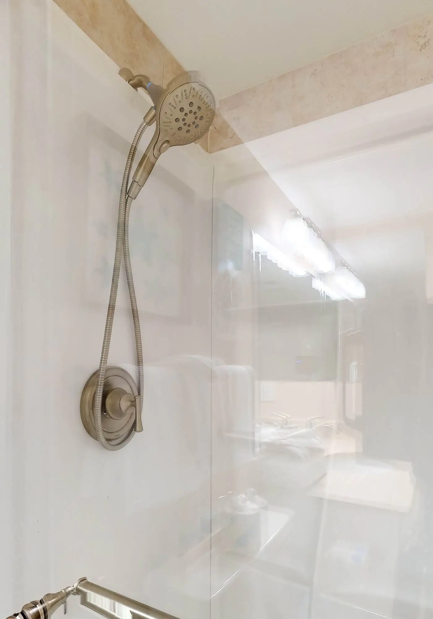 6th-floor condo with pool, central A/C, free WiFi, balcony, & views