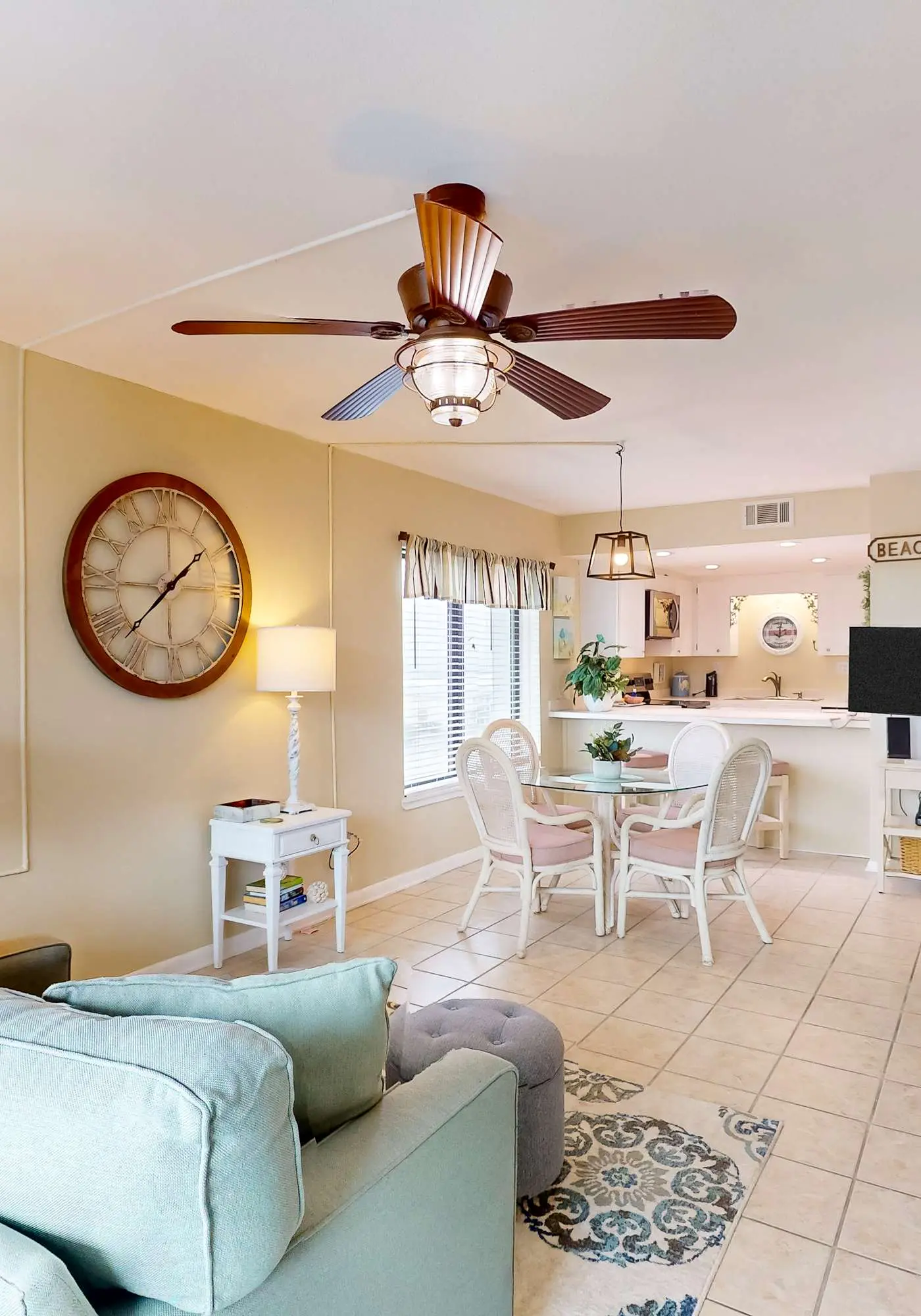 6th-floor condo with pool, central A/C, free WiFi, balcony, & views