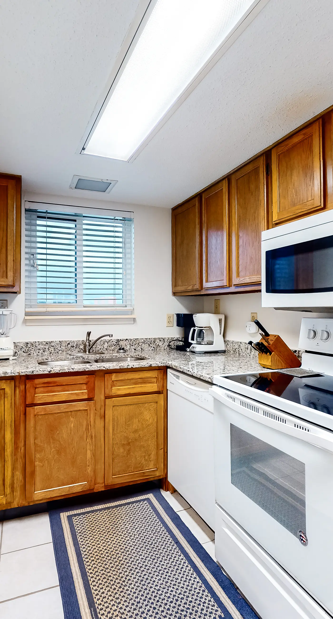 5th-floor beach/Gulf-front condo with balcony, great views, & pool access