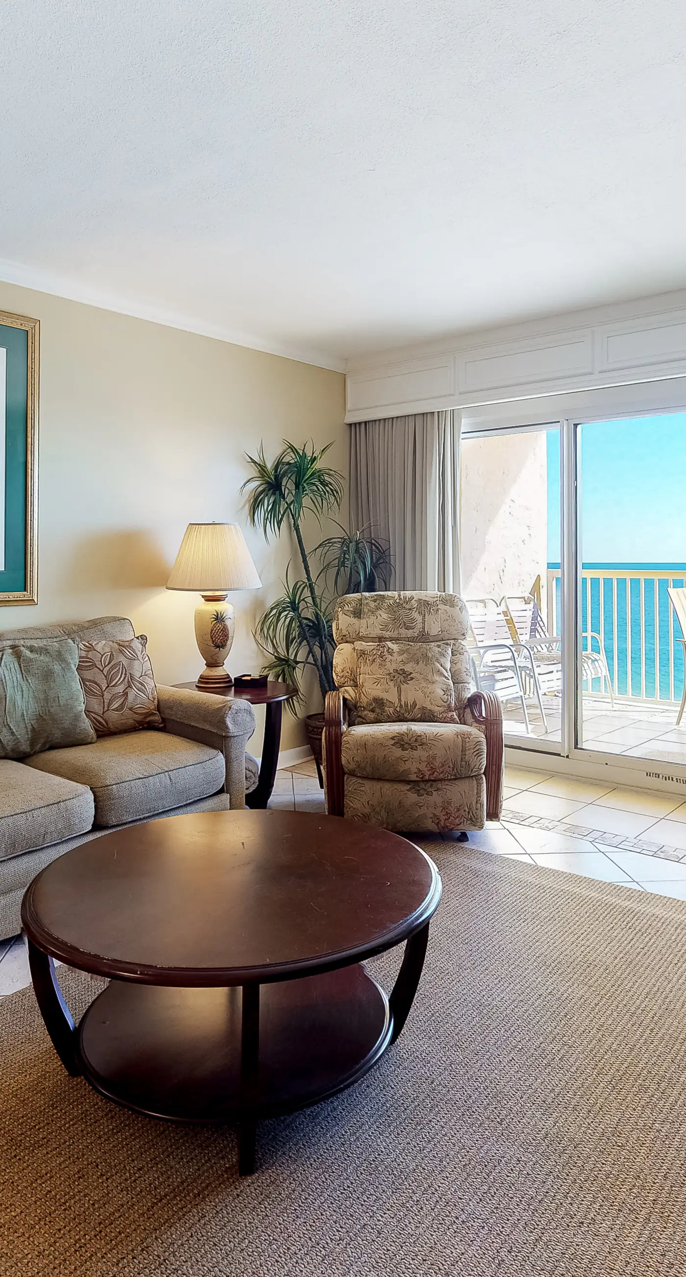 Gulf-Front 4th-Floor Condo with Shared Outdoor Pool, CentralAC, Private Balcony