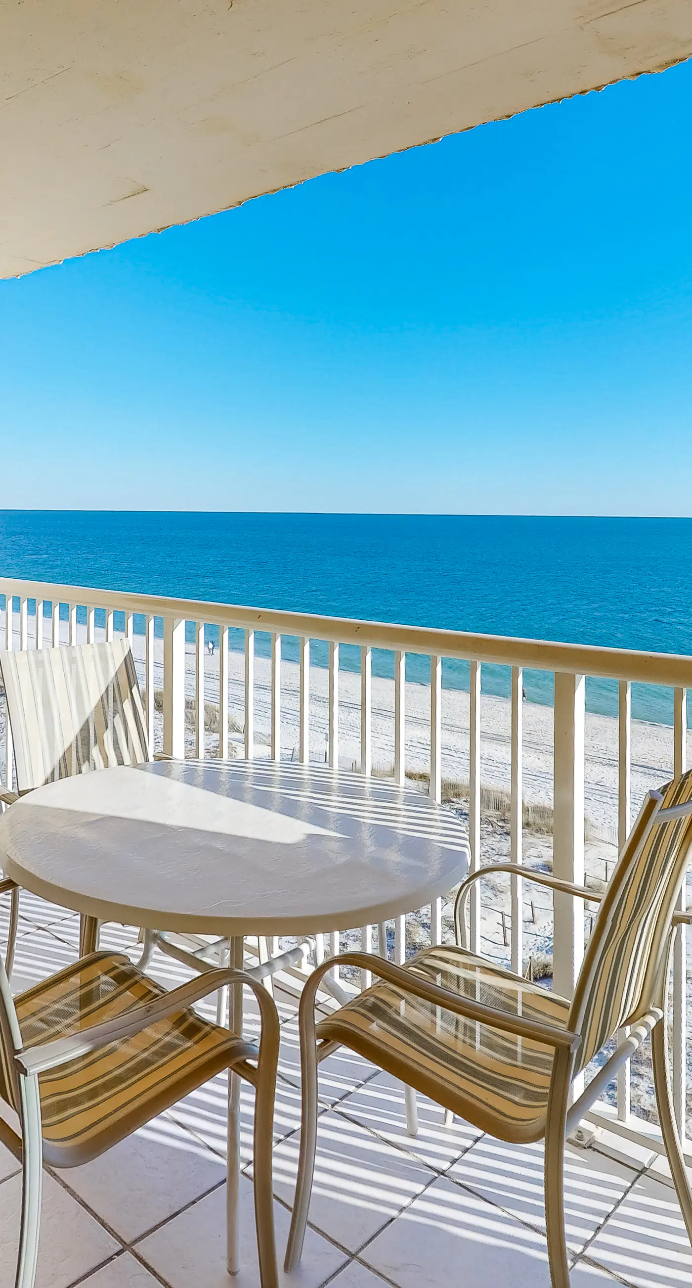 Gulf-Front 4th-Floor Condo with Shared Outdoor Pool, CentralAC, Private Balcony