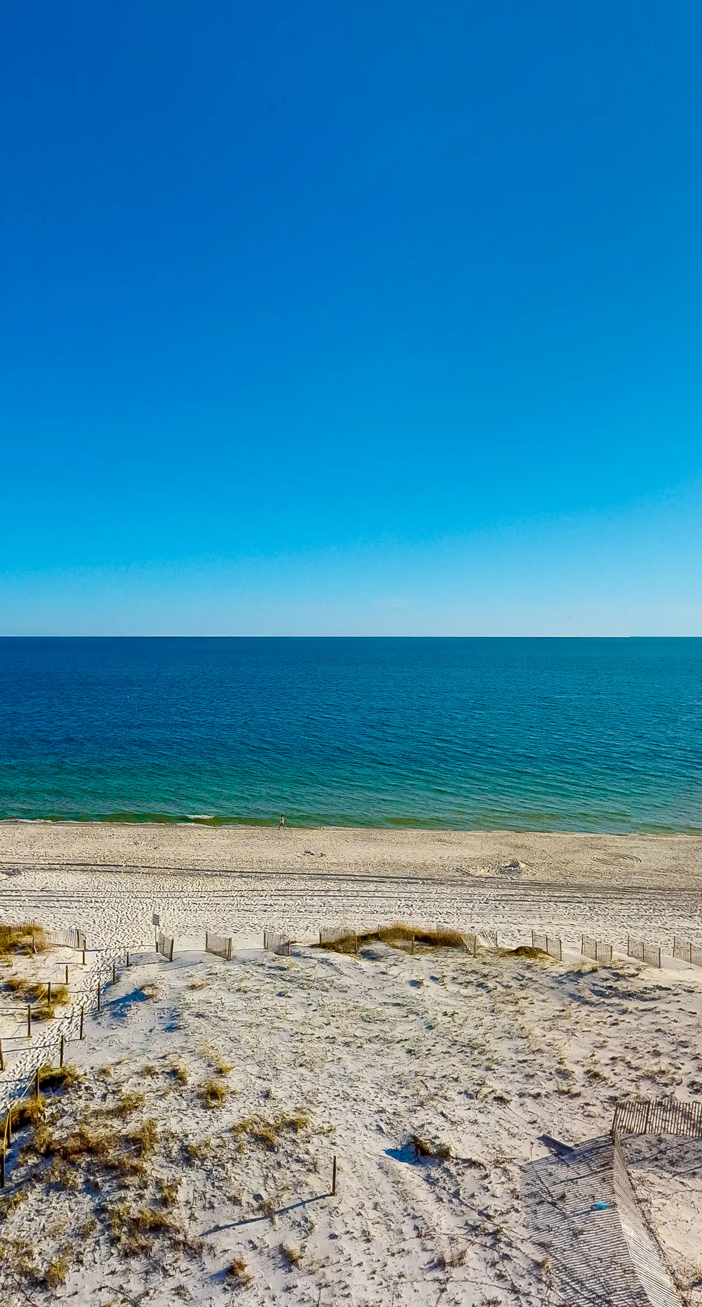 Gulf-Front 4th-Floor Condo with Shared Outdoor Pool, CentralAC, Private Balcony