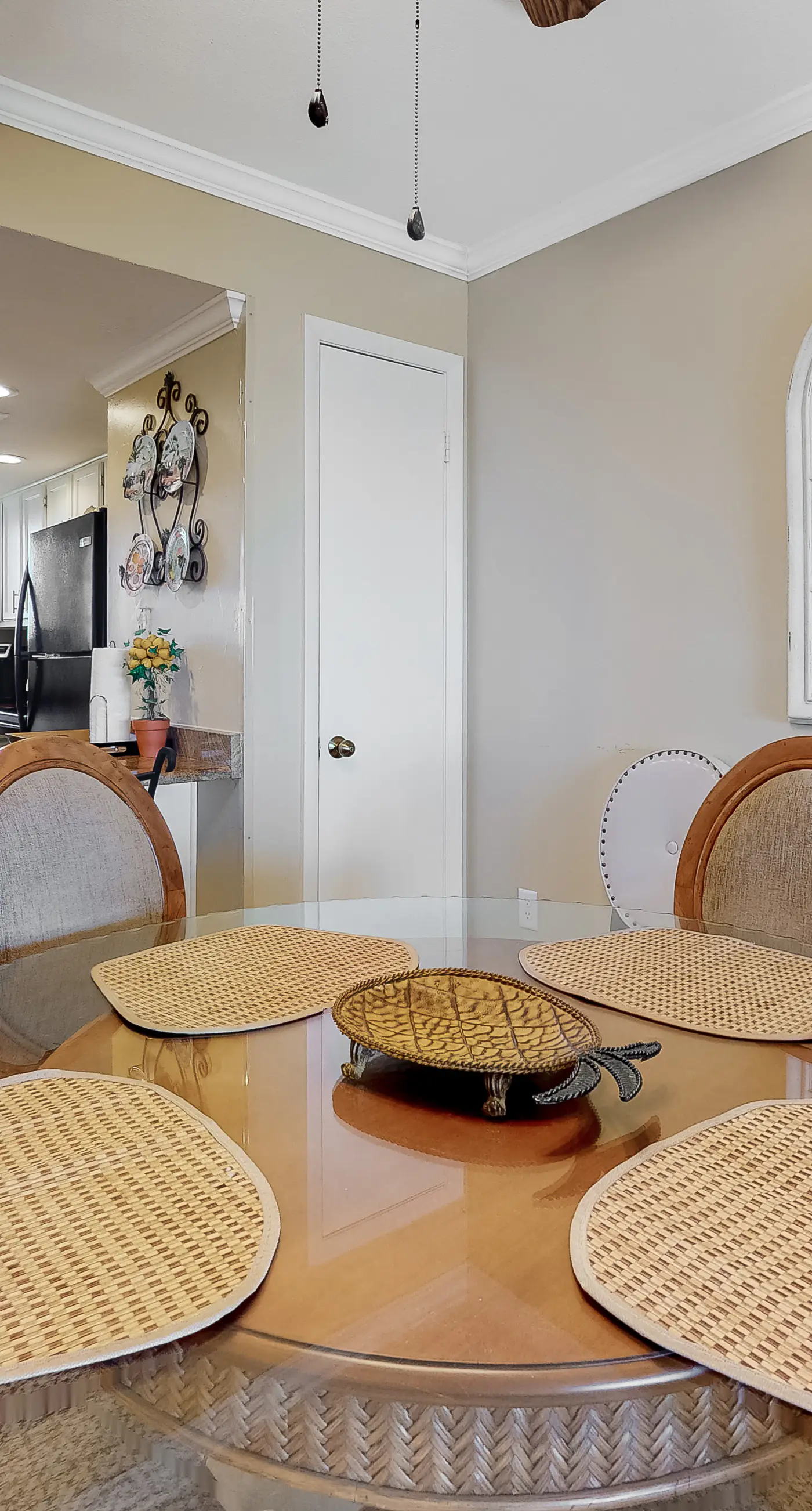Gulf-Front 4th-Floor Condo with Shared Outdoor Pool, CentralAC, Private Balcony