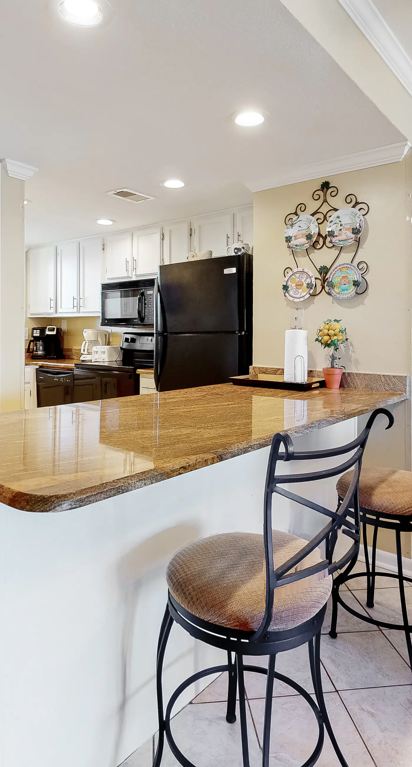 Gulf-Front 4th-Floor Condo with Shared Outdoor Pool, CentralAC, Private Balcony