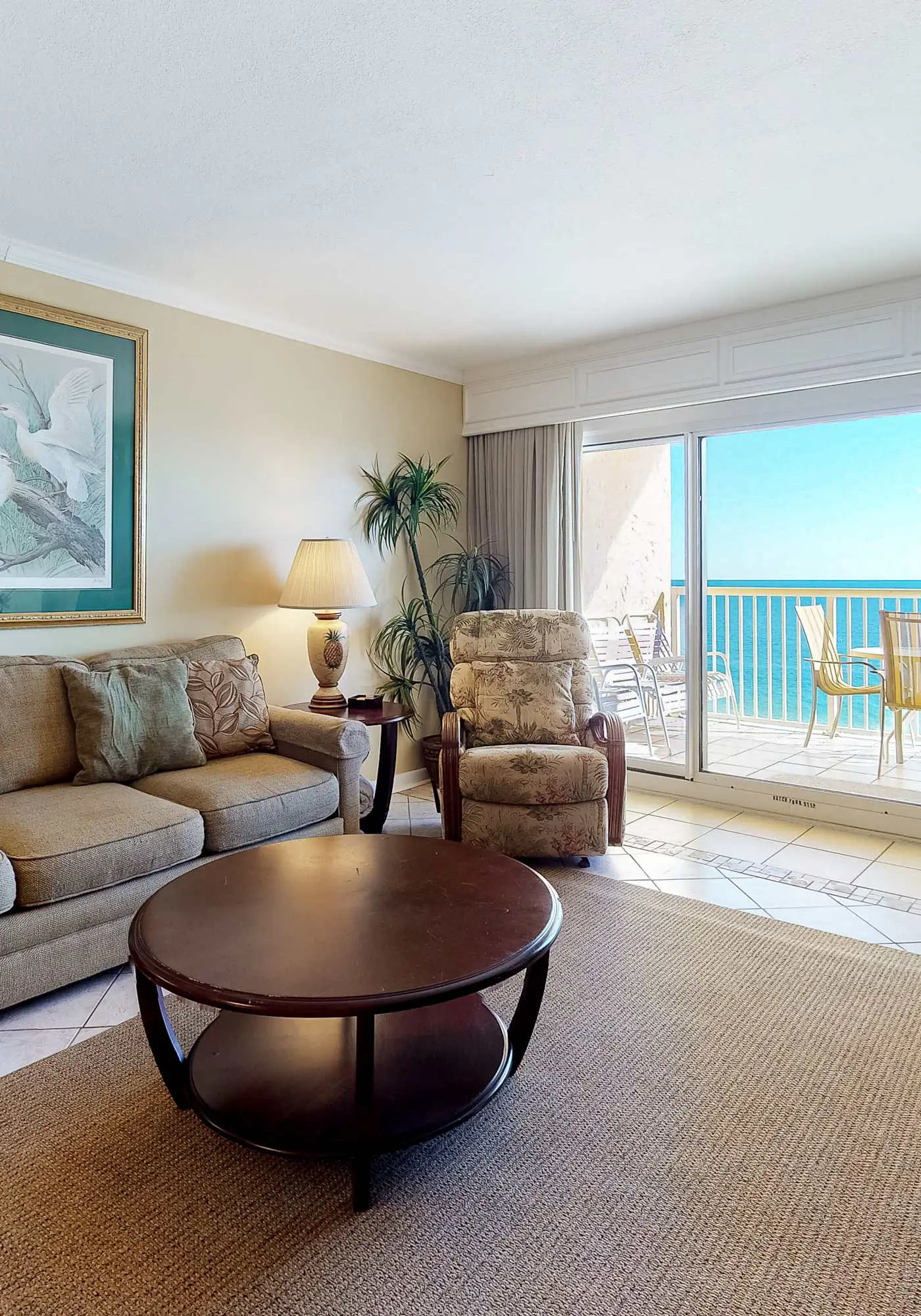 Gulf-Front 4th-Floor Condo with Shared Outdoor Pool, CentralAC, Private Balcony