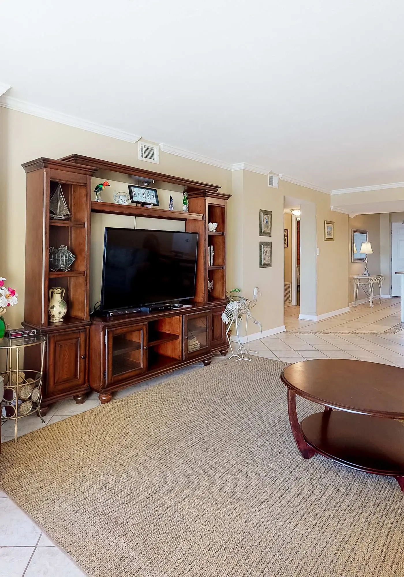 Gulf-Front 4th-Floor Condo with Shared Outdoor Pool, CentralAC, Private Balcony