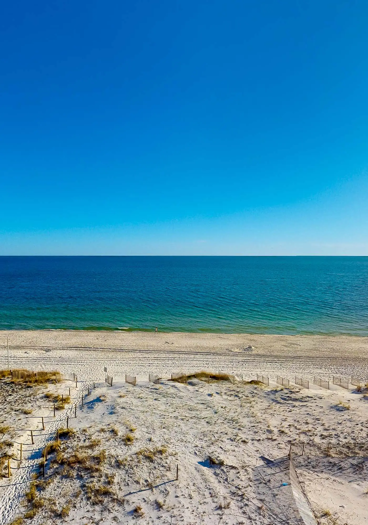 Gulf-Front 4th-Floor Condo with Shared Outdoor Pool, CentralAC, Private Balcony