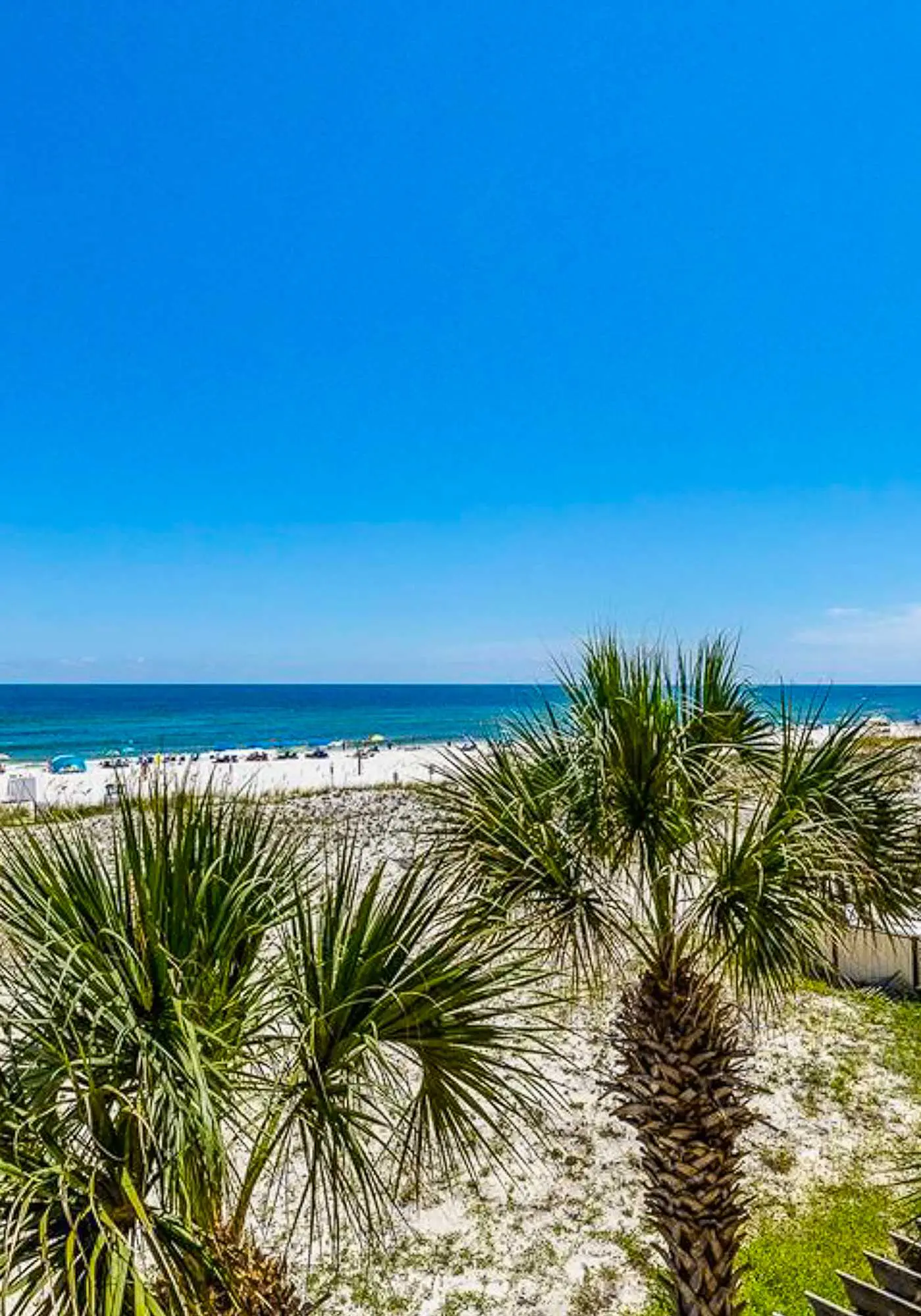 Gulf-Front 4th-Floor Condo with Shared Outdoor Pool, CentralAC, Private Balcony