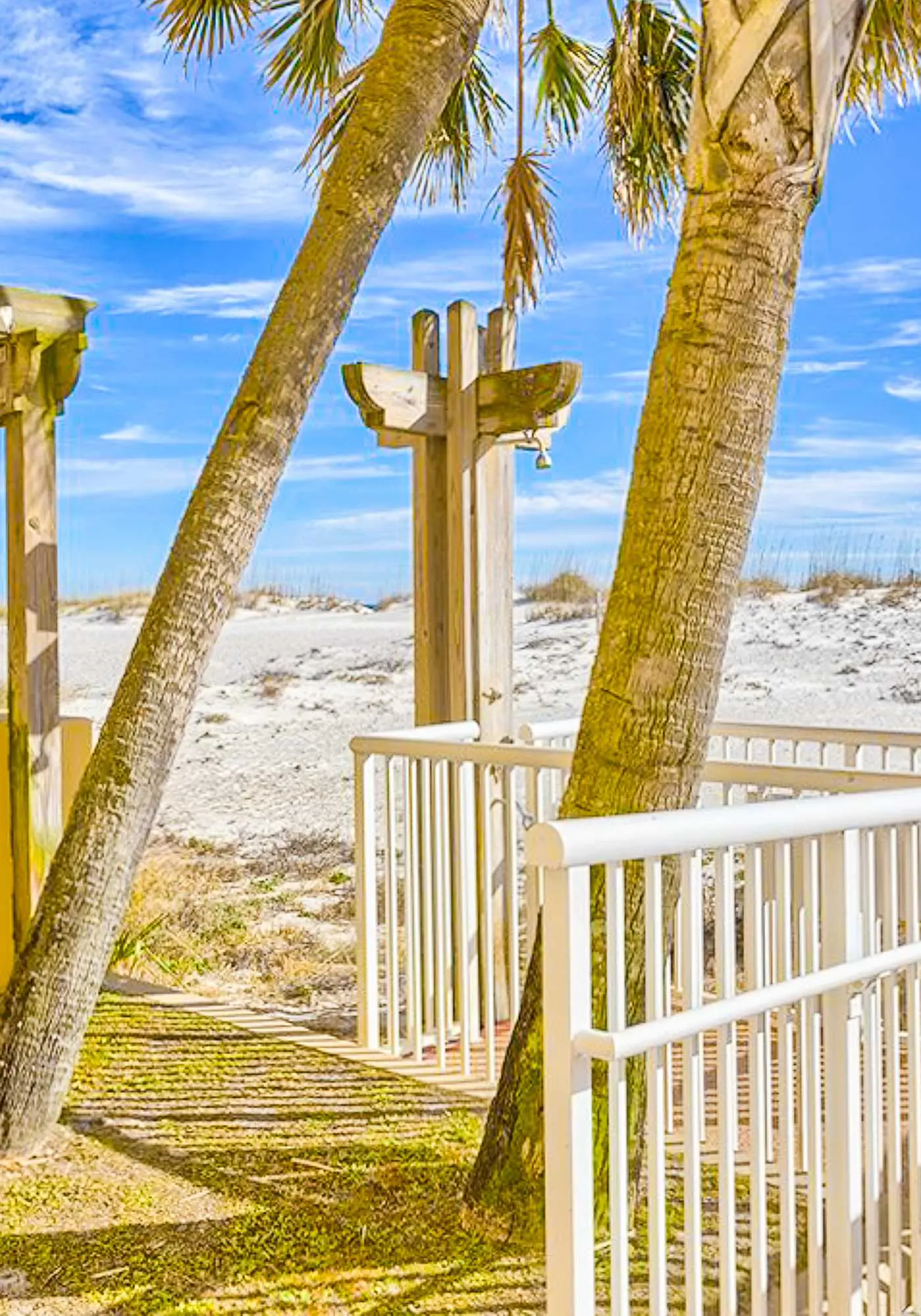 Gulf-Front 4th-Floor Condo with Shared Outdoor Pool, CentralAC, Private Balcony