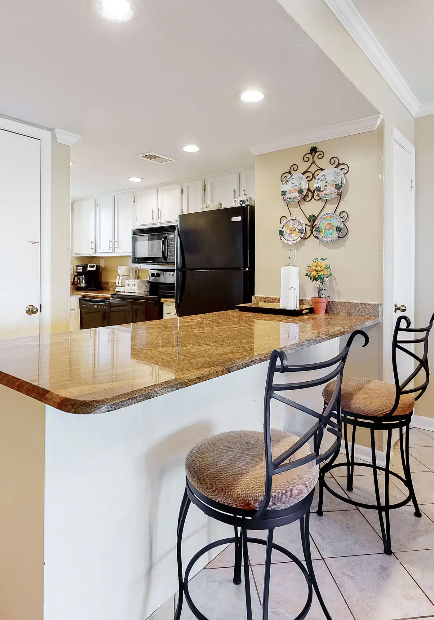Gulf-Front 4th-Floor Condo with Shared Outdoor Pool, CentralAC, Private Balcony
