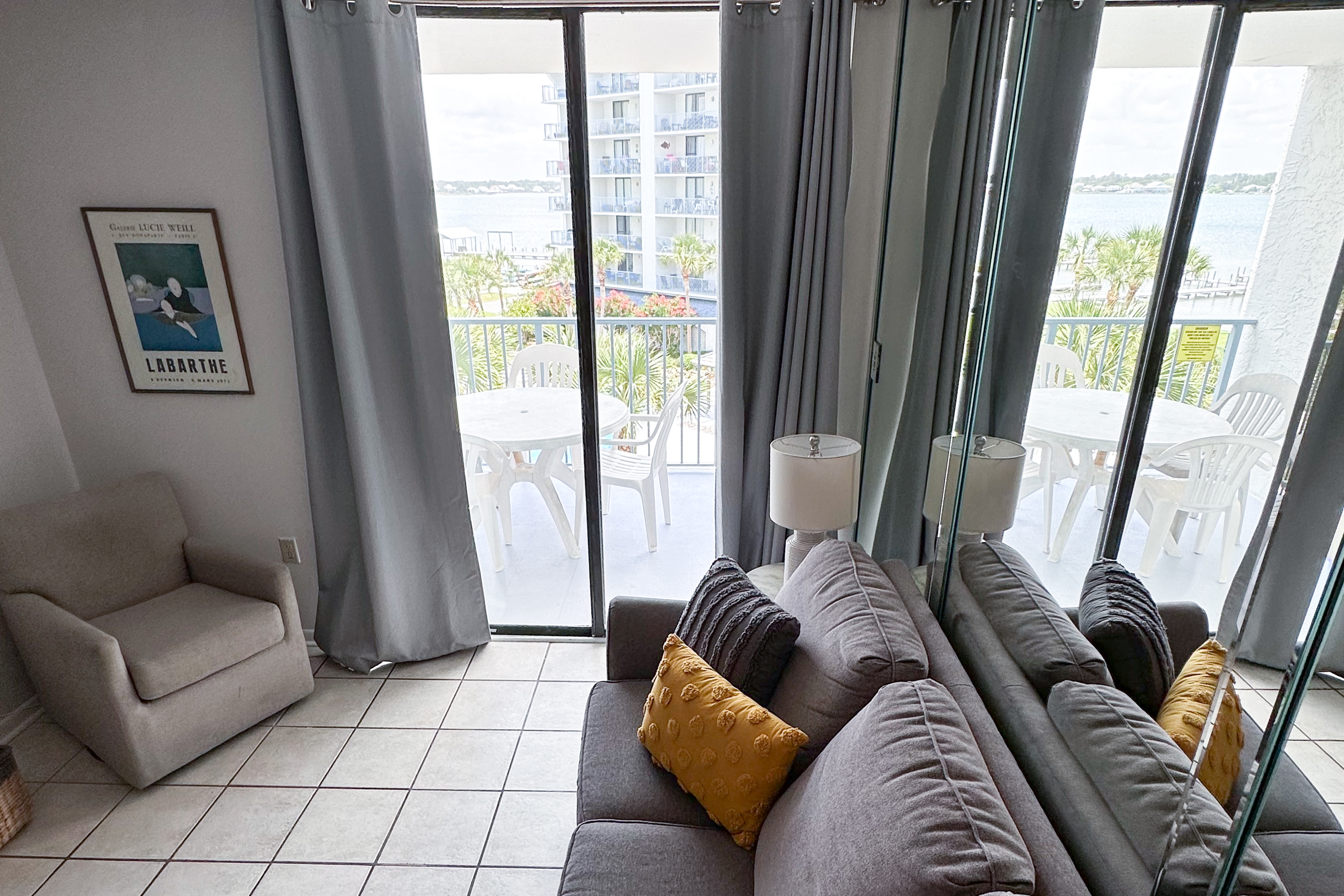 Breezy Condo near the Beach w/Balcony, A/C, Shared Pool, Tennis, Hot Tub, WiFi