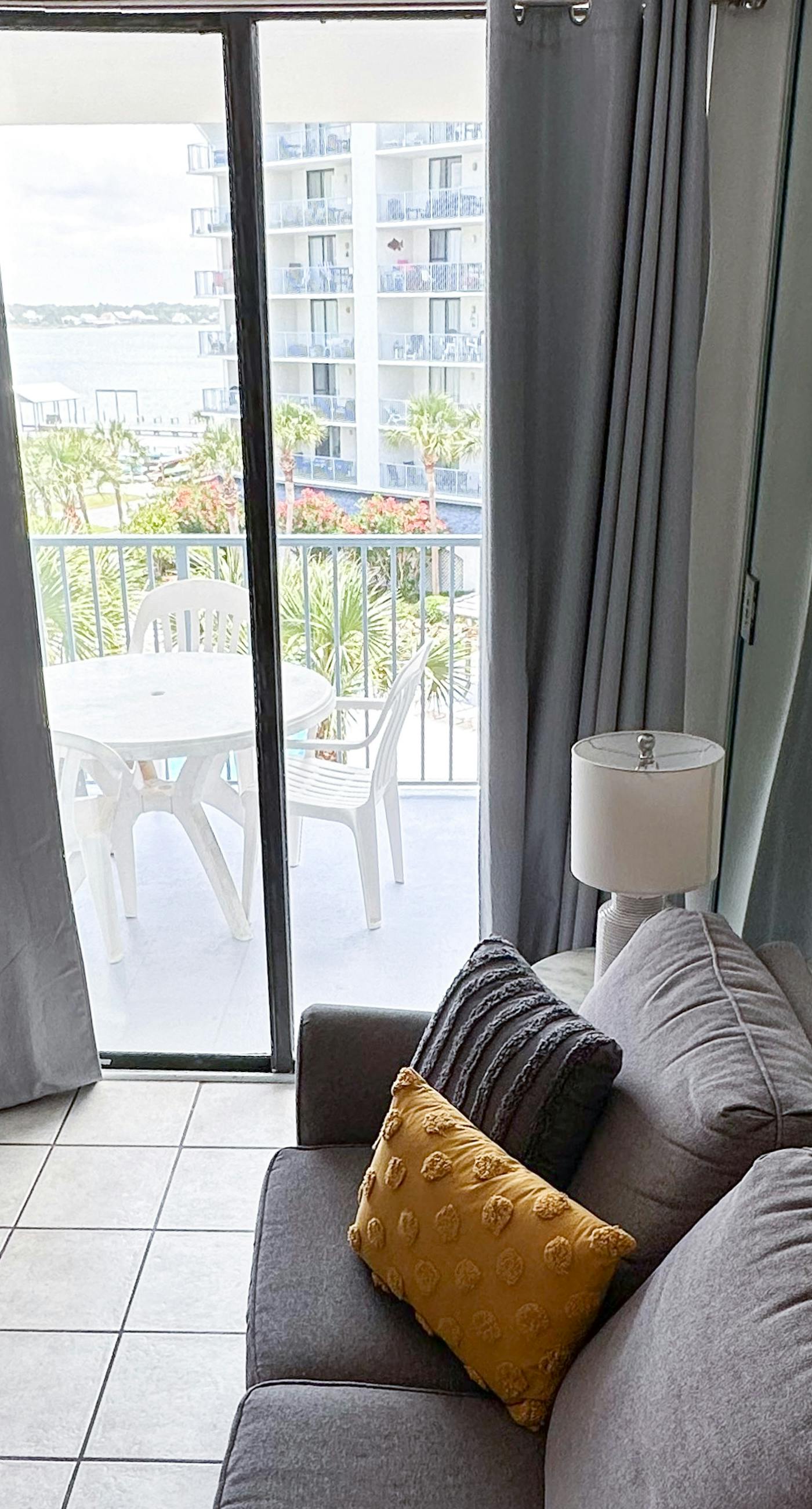 Breezy Condo near the Beach w/Balcony, A/C, Shared Pool, Tennis, Hot Tub, WiFi