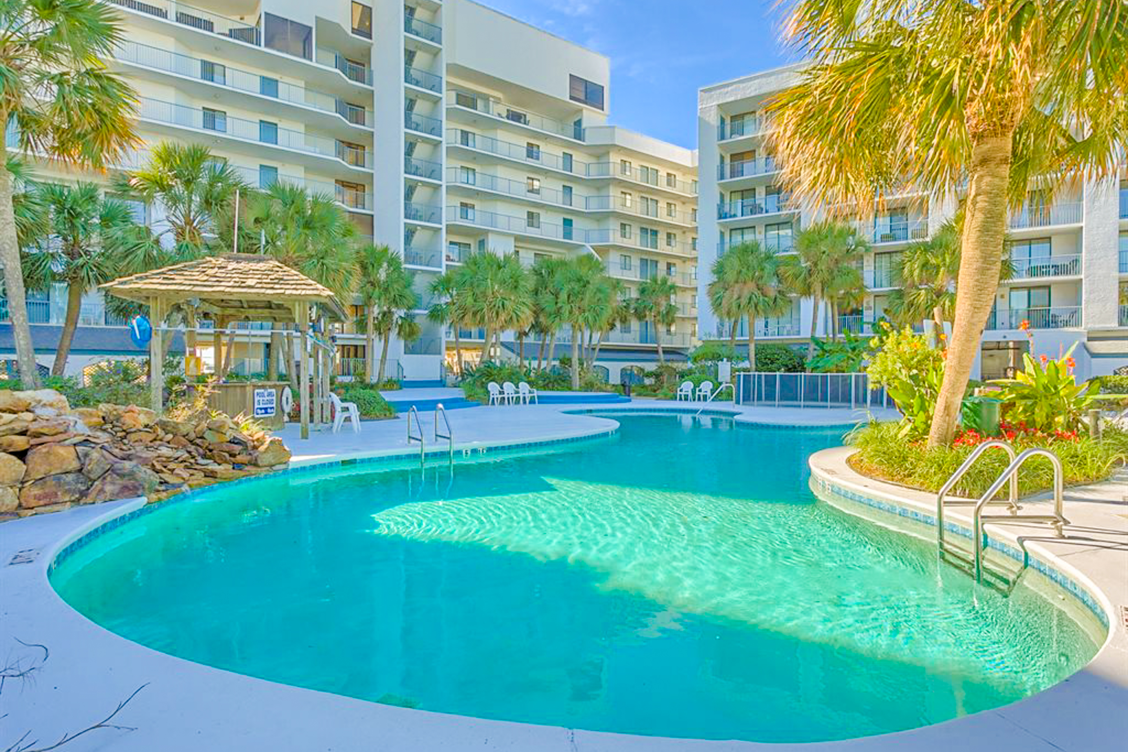 Breezy Condo near the Beach w/Balcony, A/C, Shared Pool, Tennis, Hot Tub, WiFi