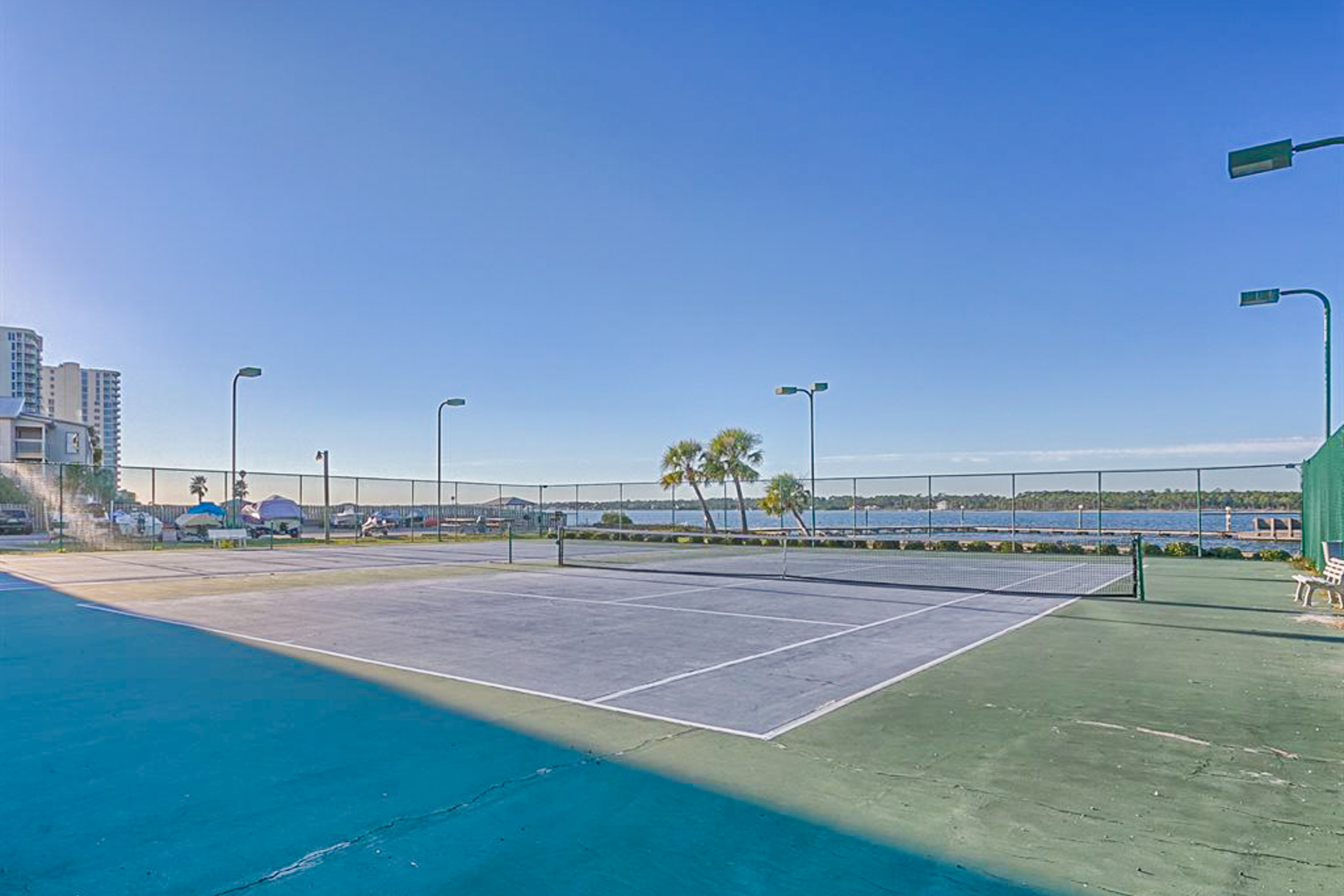 Breezy Condo near the Beach w/Balcony, A/C, Shared Pool, Tennis, Hot Tub, WiFi