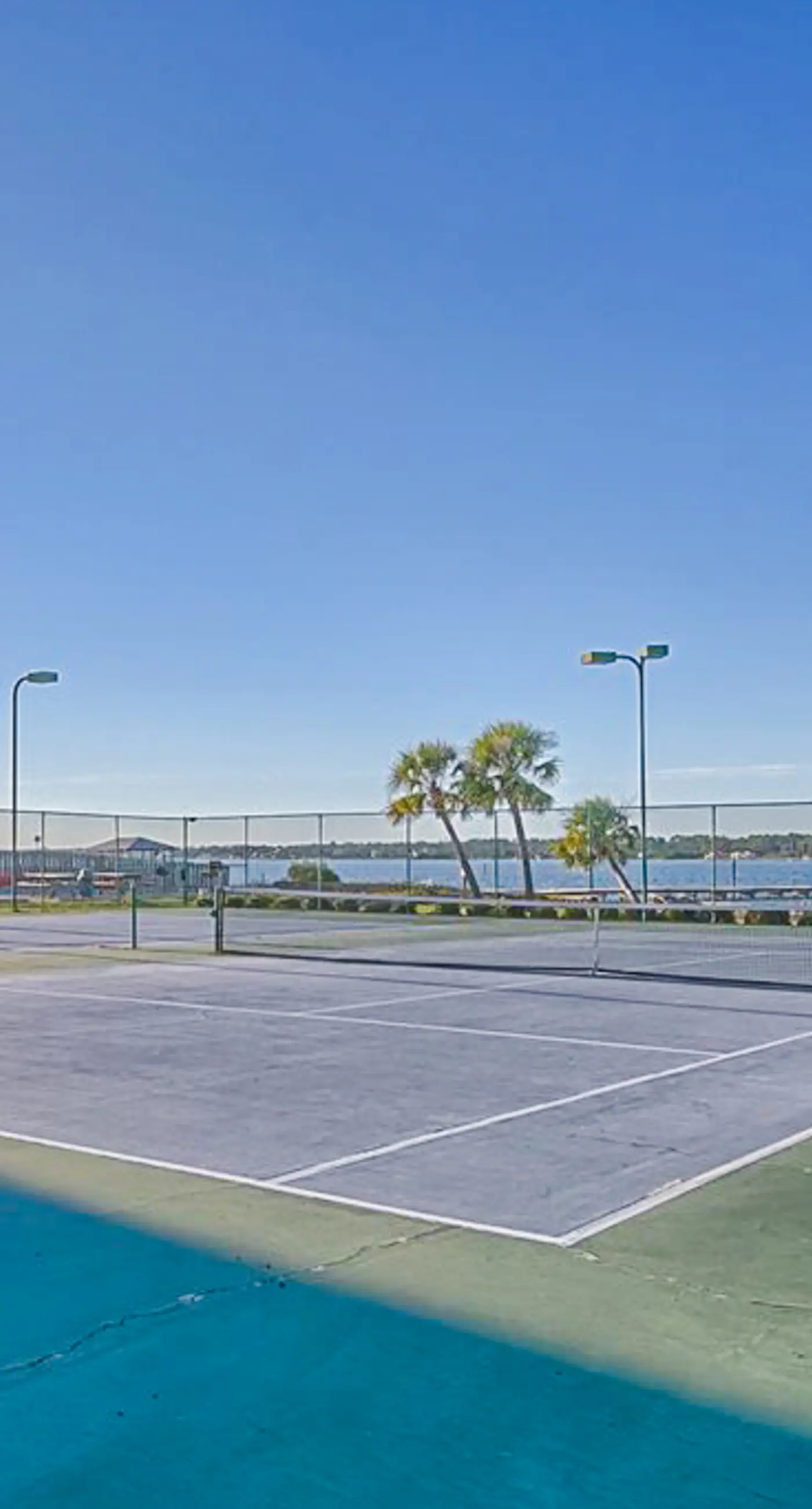 Breezy Condo near the Beach w/Balcony, A/C, Shared Pool, Tennis, Hot Tub, WiFi