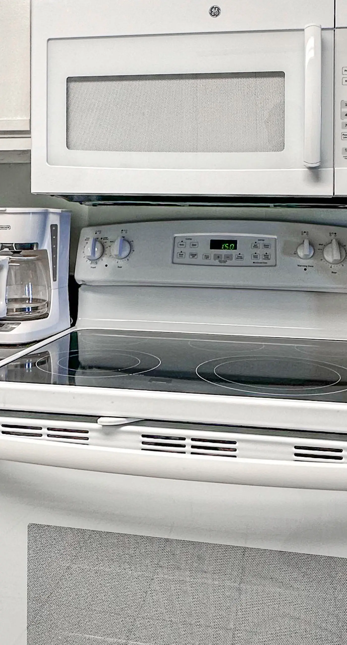 Breezy Condo near the Beach w/Balcony, A/C, Shared Pool, Tennis, Hot Tub, WiFi