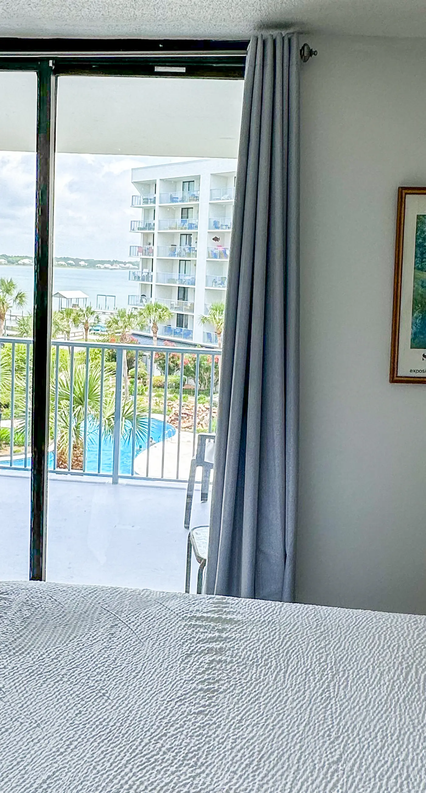 Breezy Condo near the Beach w/Balcony, A/C, Shared Pool, Tennis, Hot Tub, WiFi