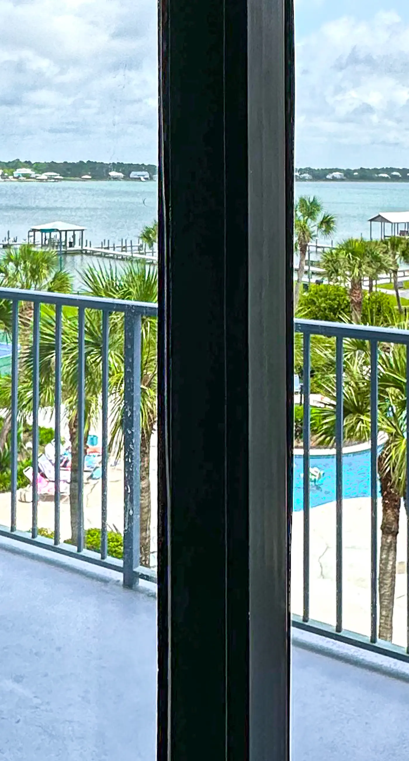 Breezy Condo near the Beach w/Balcony, A/C, Shared Pool, Tennis, Hot Tub, WiFi