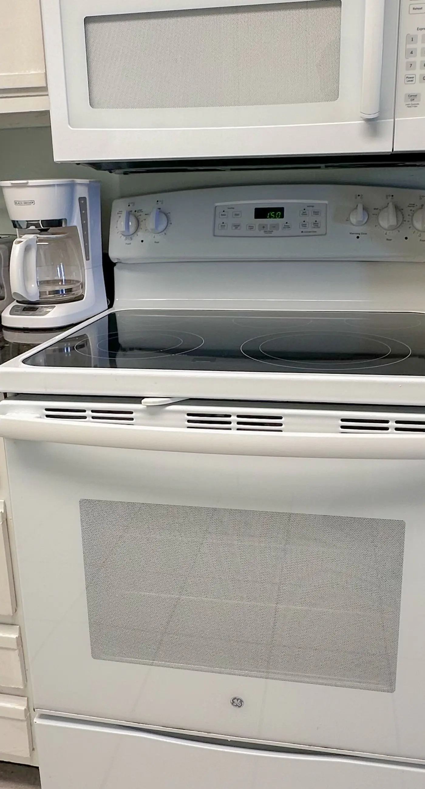 Breezy Condo near the Beach w/Balcony, A/C, Shared Pool, Tennis, Hot Tub, WiFi