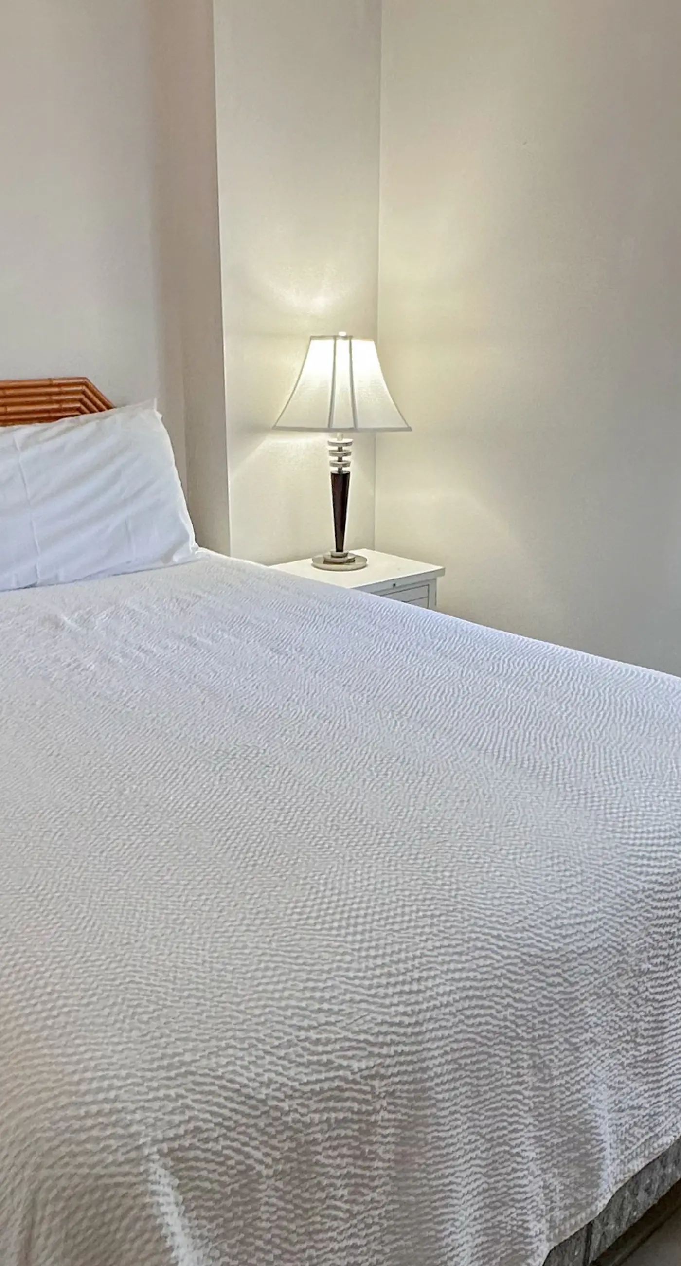 Breezy Condo near the Beach w/Balcony, A/C, Shared Pool, Tennis, Hot Tub, WiFi