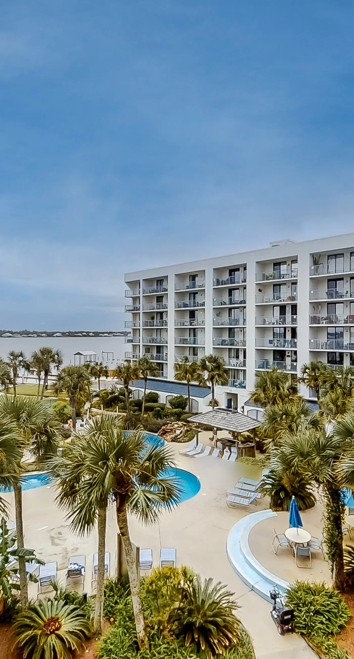 Breezy Condo near the Beach w/Balcony, A/C, Shared Pool, Tennis, Hot Tub, WiFi