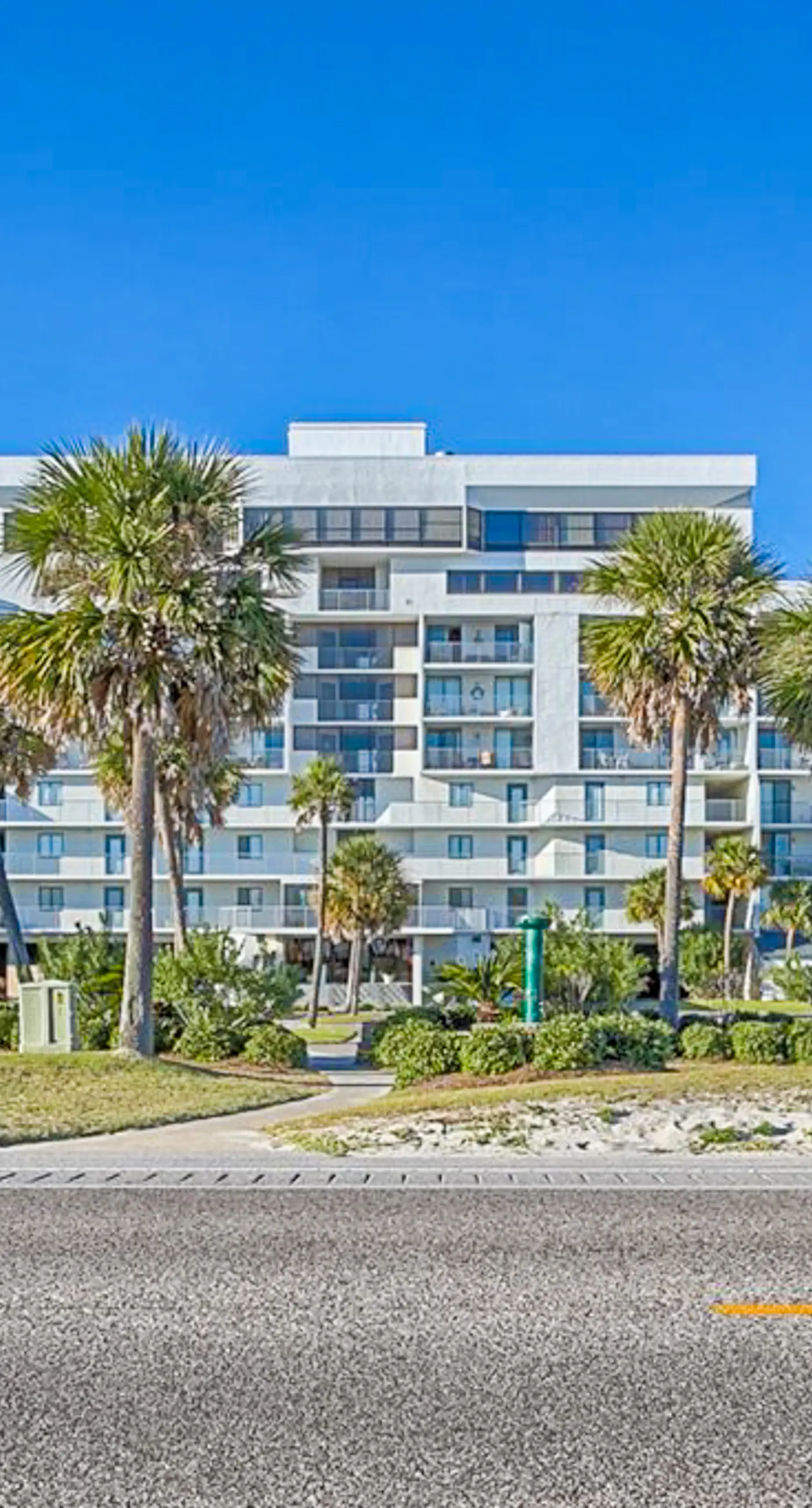 Breezy Condo near the Beach w/Balcony, A/C, Shared Pool, Tennis, Hot Tub, WiFi