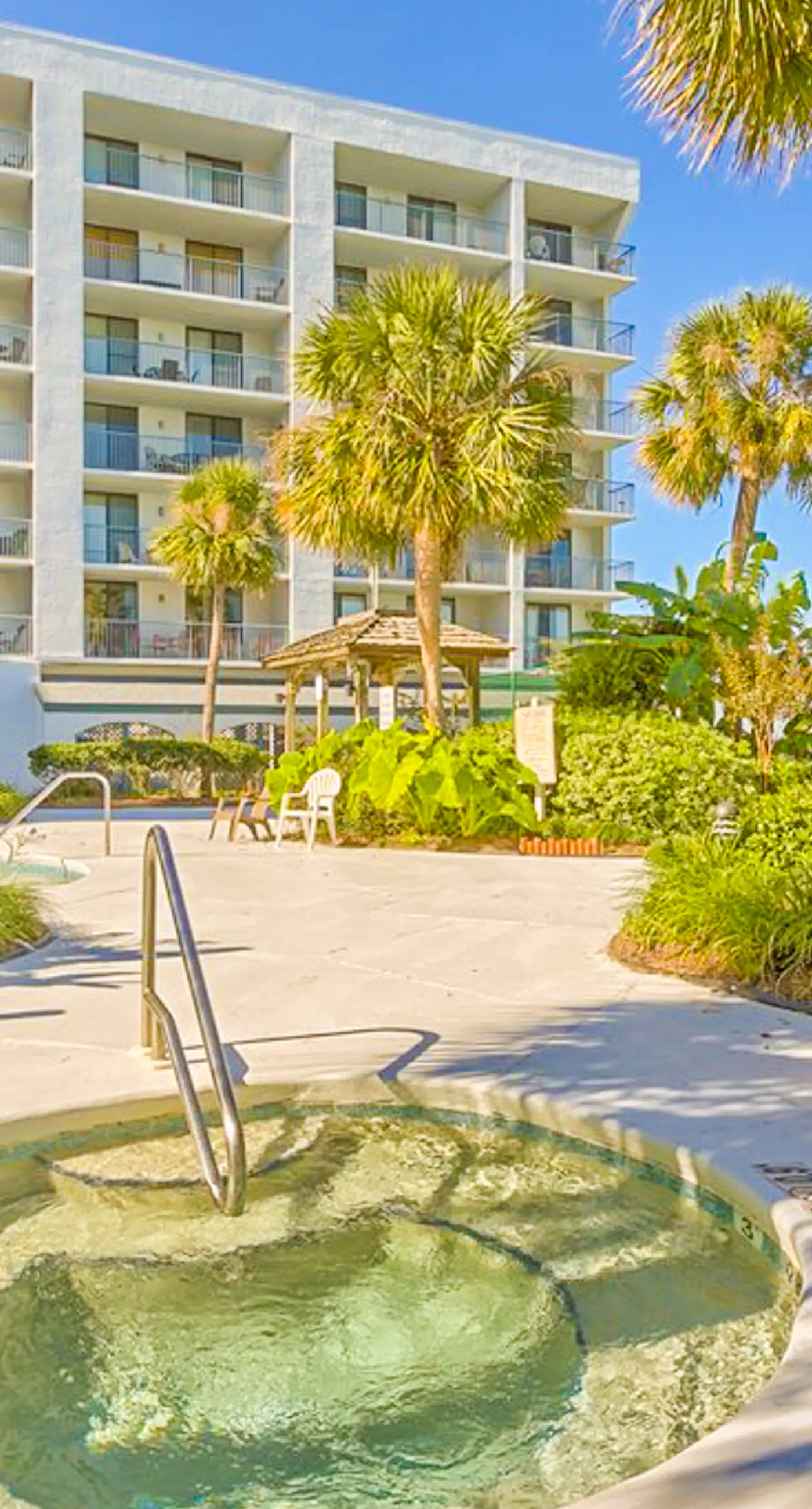 Breezy Condo near the Beach w/Balcony, A/C, Shared Pool, Tennis, Hot Tub, WiFi