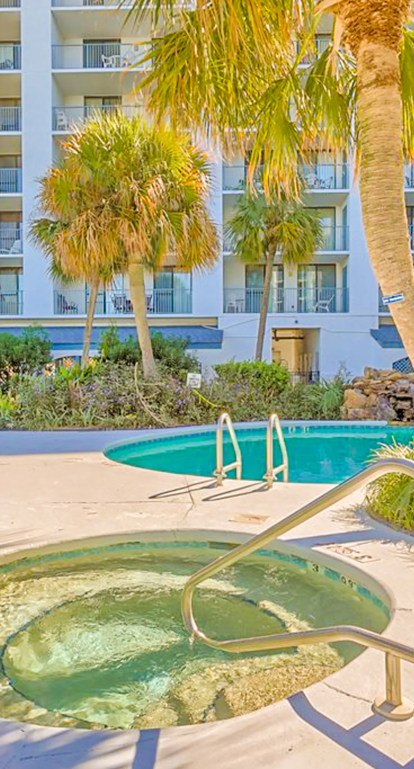 Breezy Condo near the Beach w/Balcony, A/C, Shared Pool, Tennis, Hot Tub, WiFi