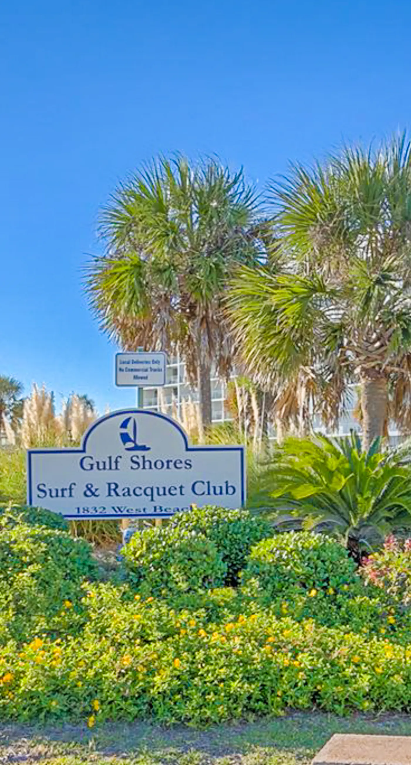 Breezy Condo near the Beach w/Balcony, A/C, Shared Pool, Tennis, Hot Tub, WiFi