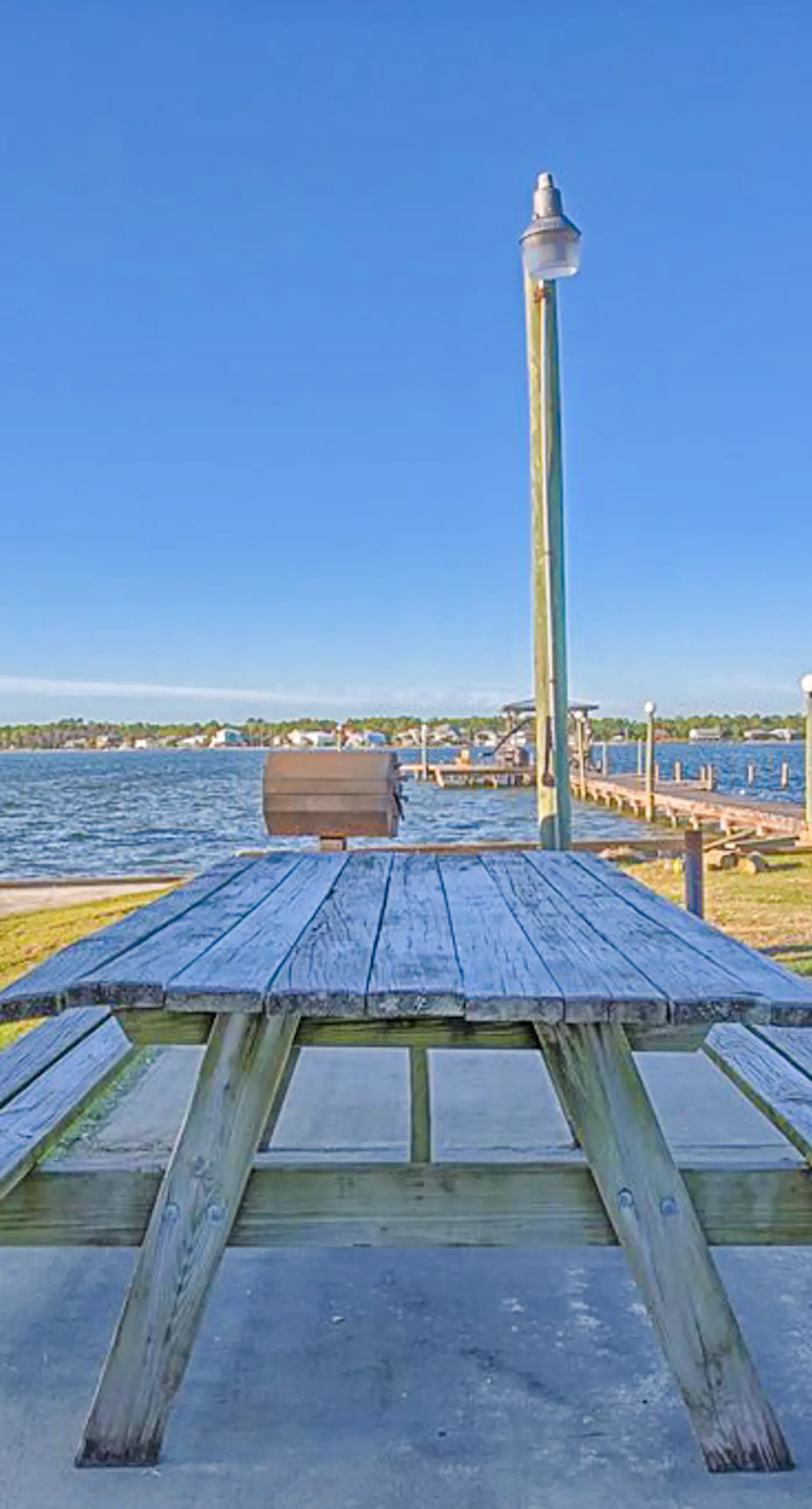 Breezy Condo near the Beach w/Balcony, A/C, Shared Pool, Tennis, Hot Tub, WiFi