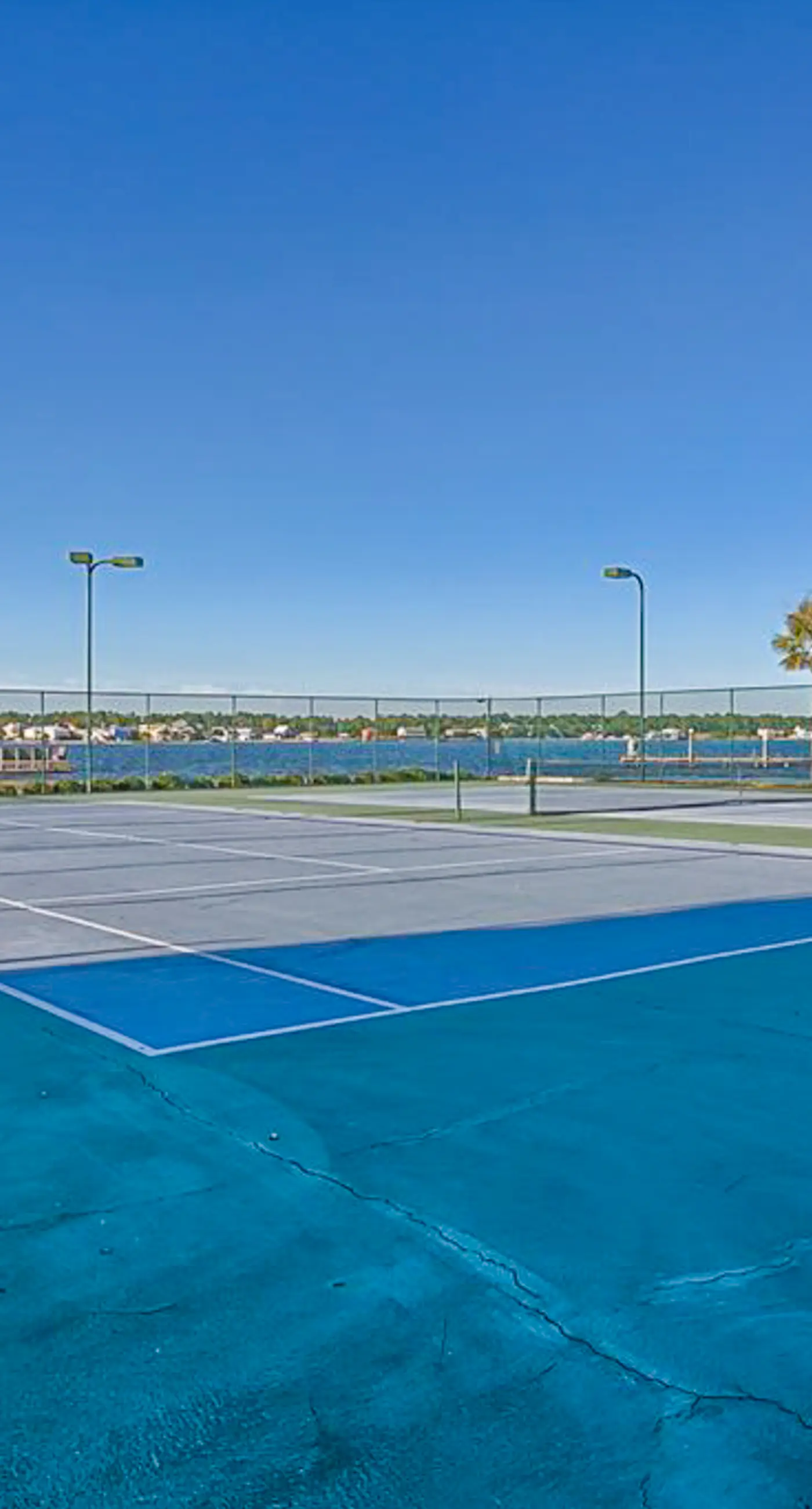 Breezy Condo near the Beach w/Balcony, A/C, Shared Pool, Tennis, Hot Tub, WiFi