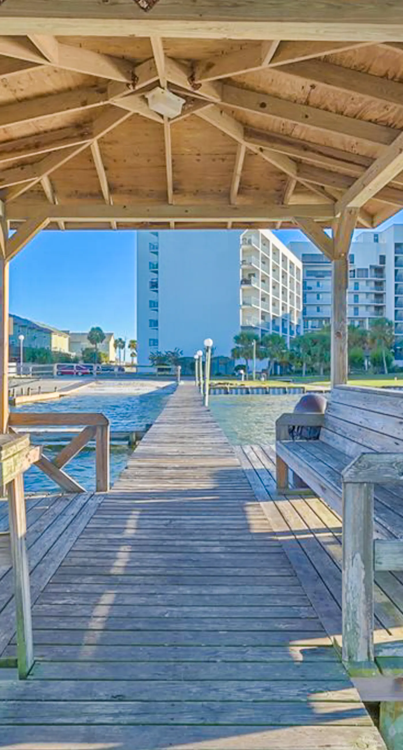 Breezy Condo near the Beach w/Balcony, A/C, Shared Pool, Tennis, Hot Tub, WiFi