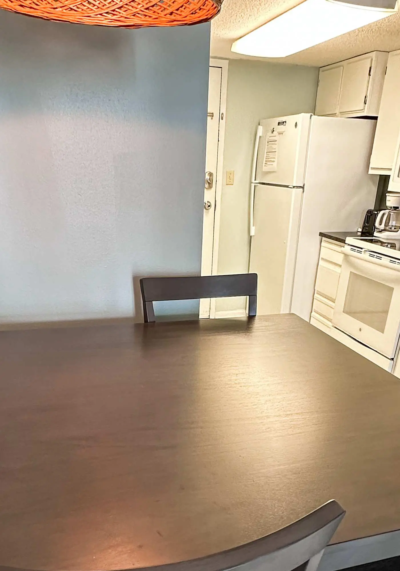 Breezy Condo near the Beach w/Balcony, A/C, Shared Pool, Tennis, Hot Tub, WiFi