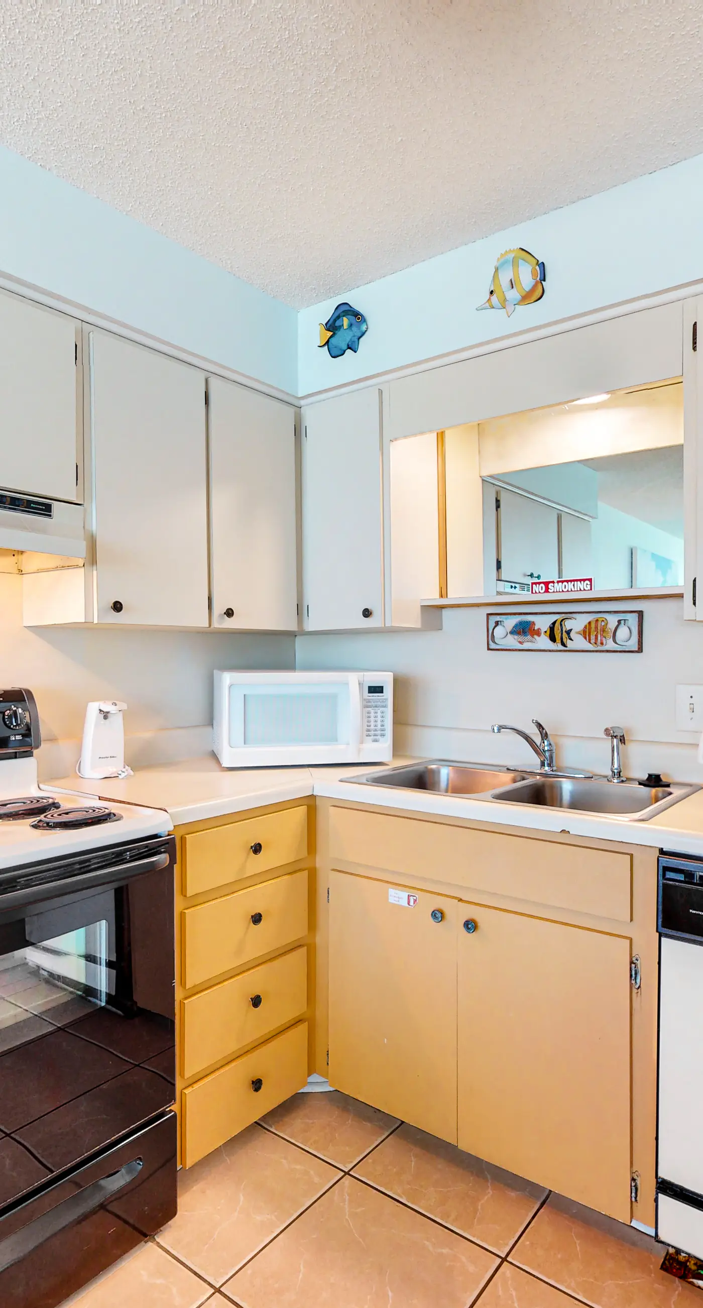 Beachfront Condo with Shared Outdoor Pool, Central AC, Private Balcony, Views, & WiFi