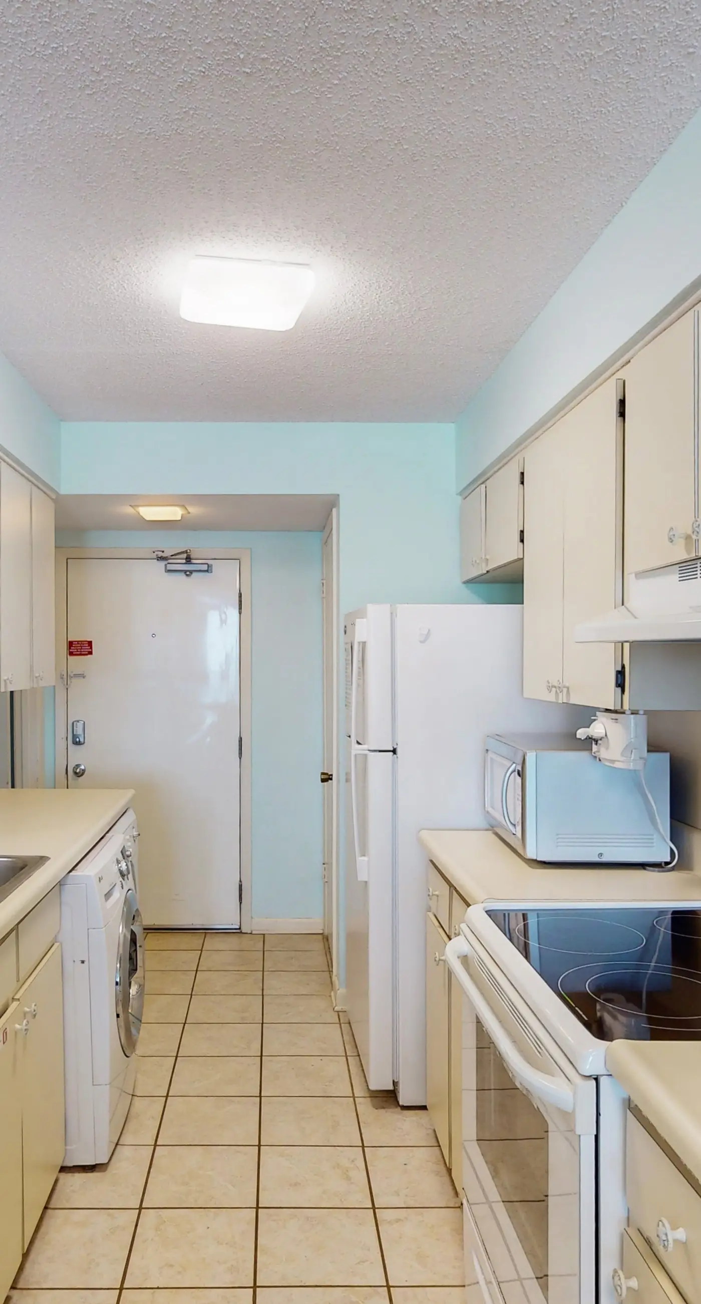 Gulf-Front 4th-Floor Condo w/Shared Outdoor Pool, Central AC, Private Balcony