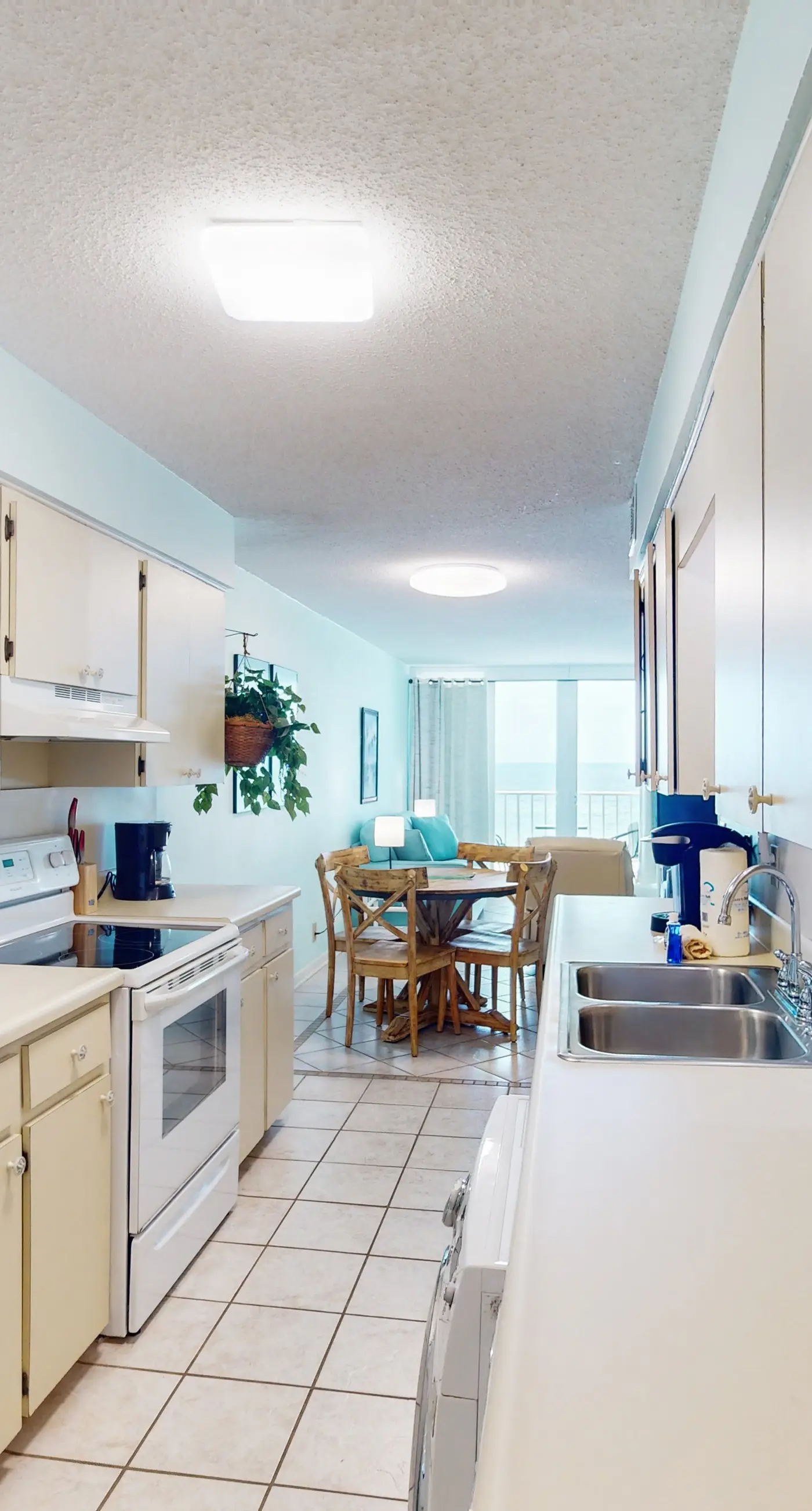 Gulf-Front 4th-Floor Condo w/Shared Outdoor Pool, Central AC, Private Balcony