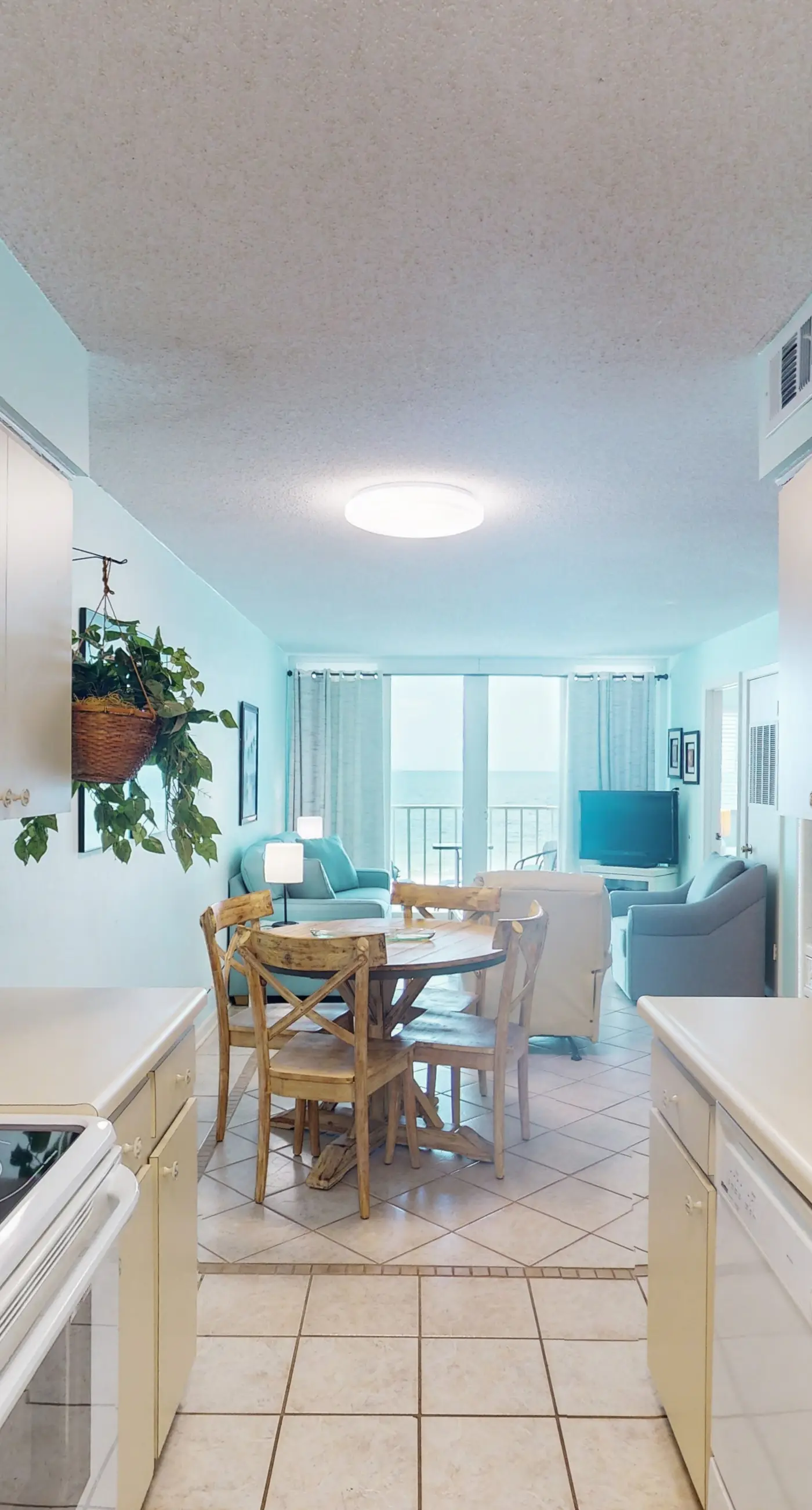 Gulf-Front 4th-Floor Condo w/Shared Outdoor Pool, Central AC, Private Balcony