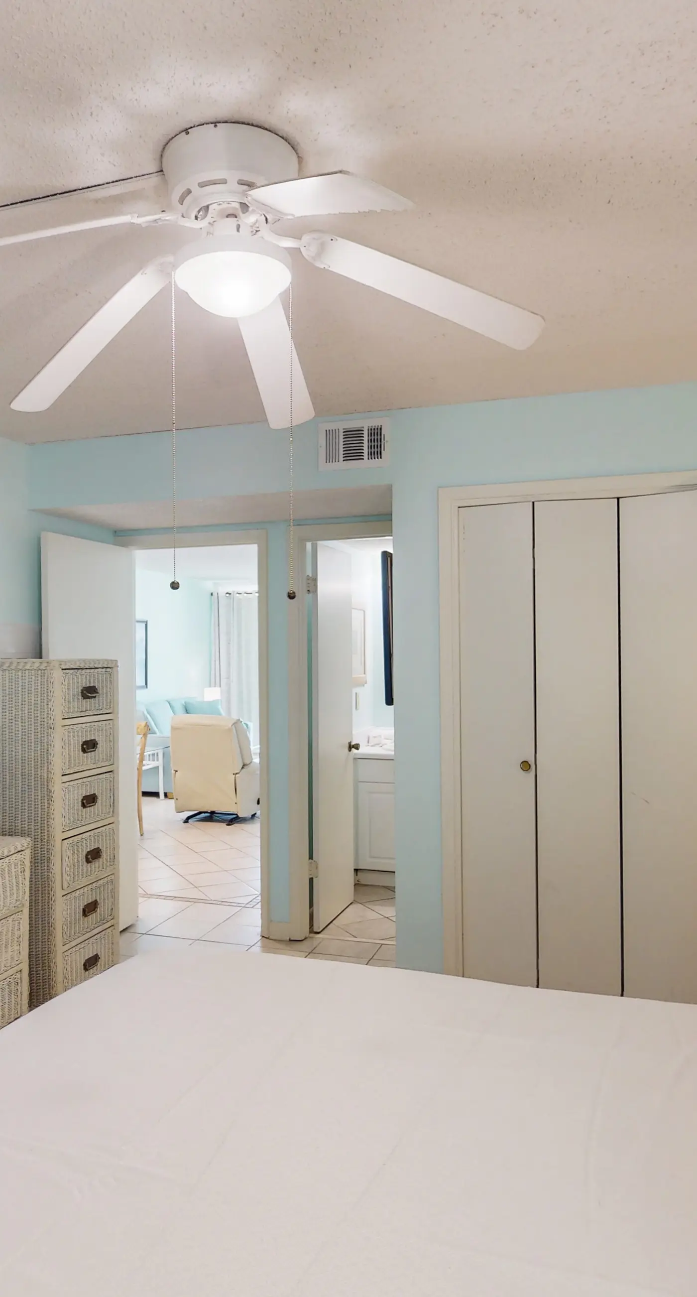 Gulf-Front 4th-Floor Condo w/Shared Outdoor Pool, Central AC, Private Balcony