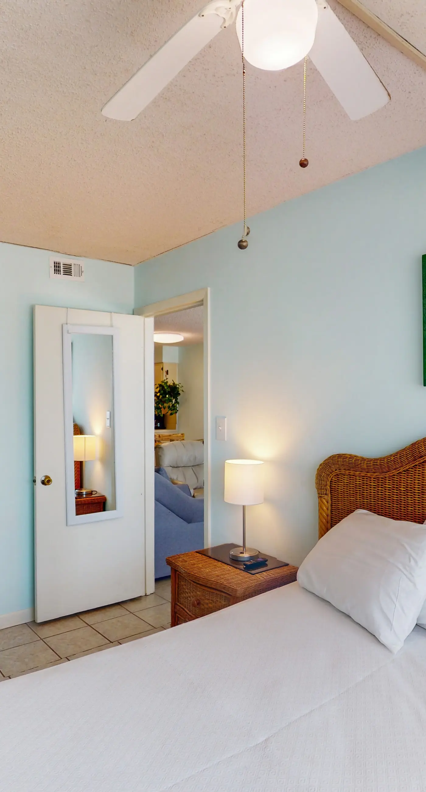 Gulf-Front 4th-Floor Condo w/Shared Outdoor Pool, Central AC, Private Balcony